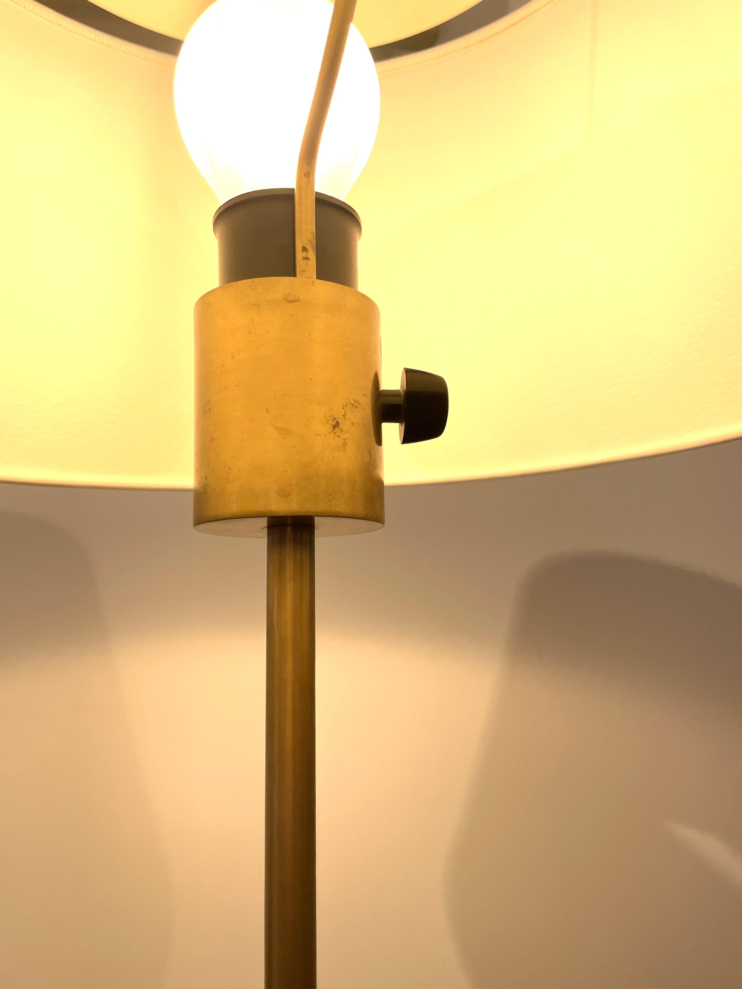 Milieu du XXe siècle Bergboms B-31 lampes de table en laiton en vente