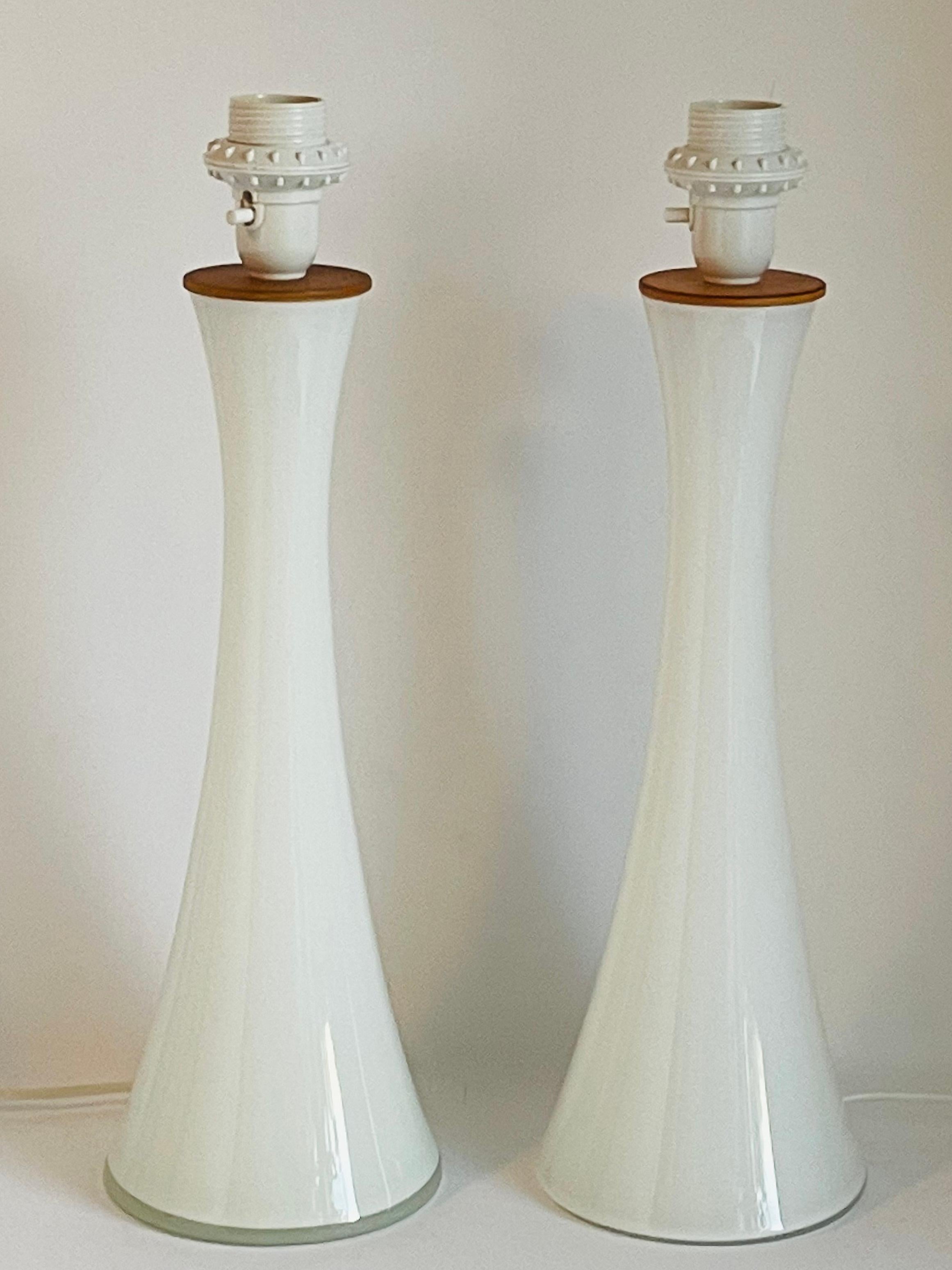 Scandinavian Modern Pair of Bergboms White Glass Table Lamps, 1960s For Sale
