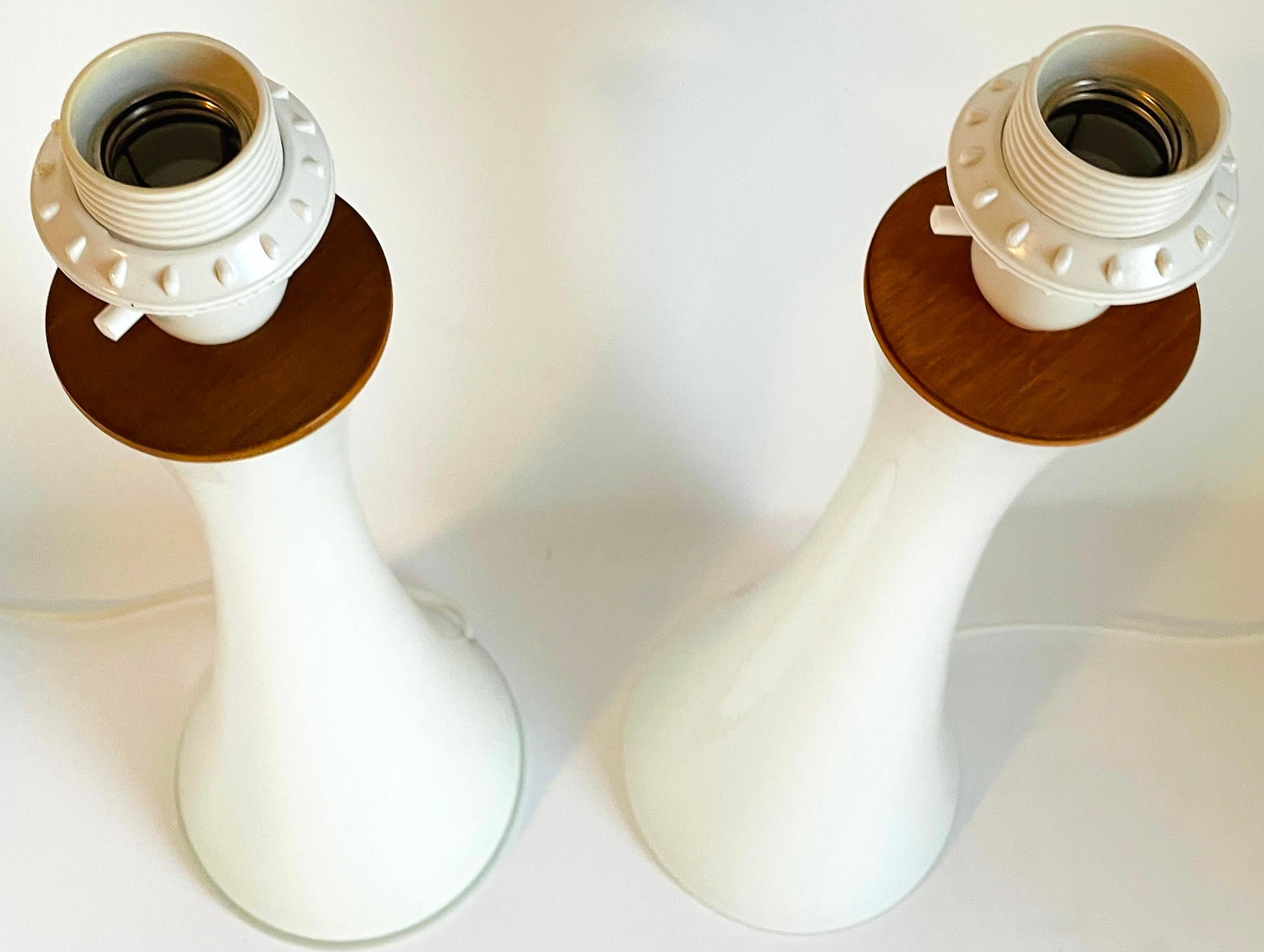 Pair of Bergboms White Glass Table Lamps, 1960s In Good Condition For Sale In Stockholm, SE