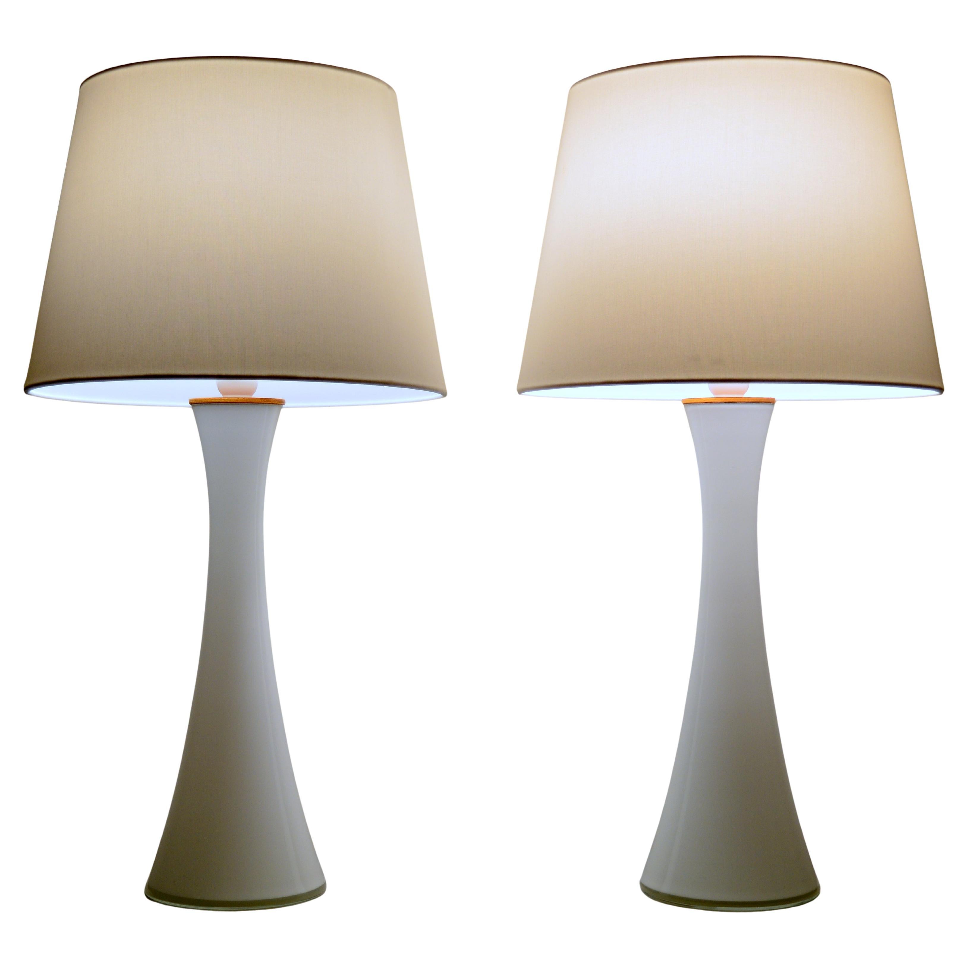 Paire de lampes de bureau Bergboms en verre blanc, années 1960