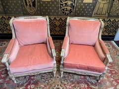 Juego de dos sillones bergère – Estilo Luis XVI – Madera lacada en blanco y terciopelo