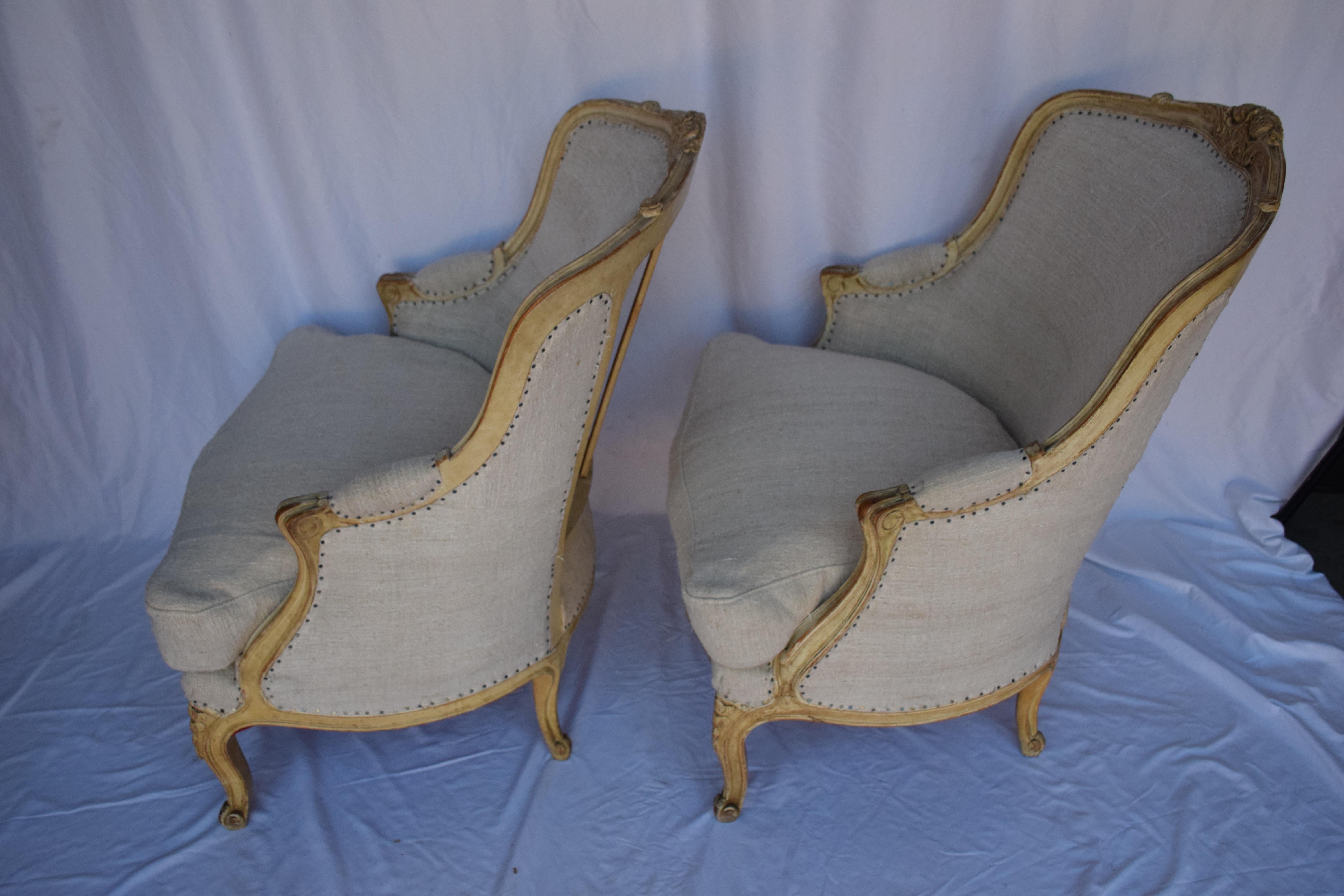 Paar Stühle aus Bergere mit französischer Leinenbespannung im Angebot 4