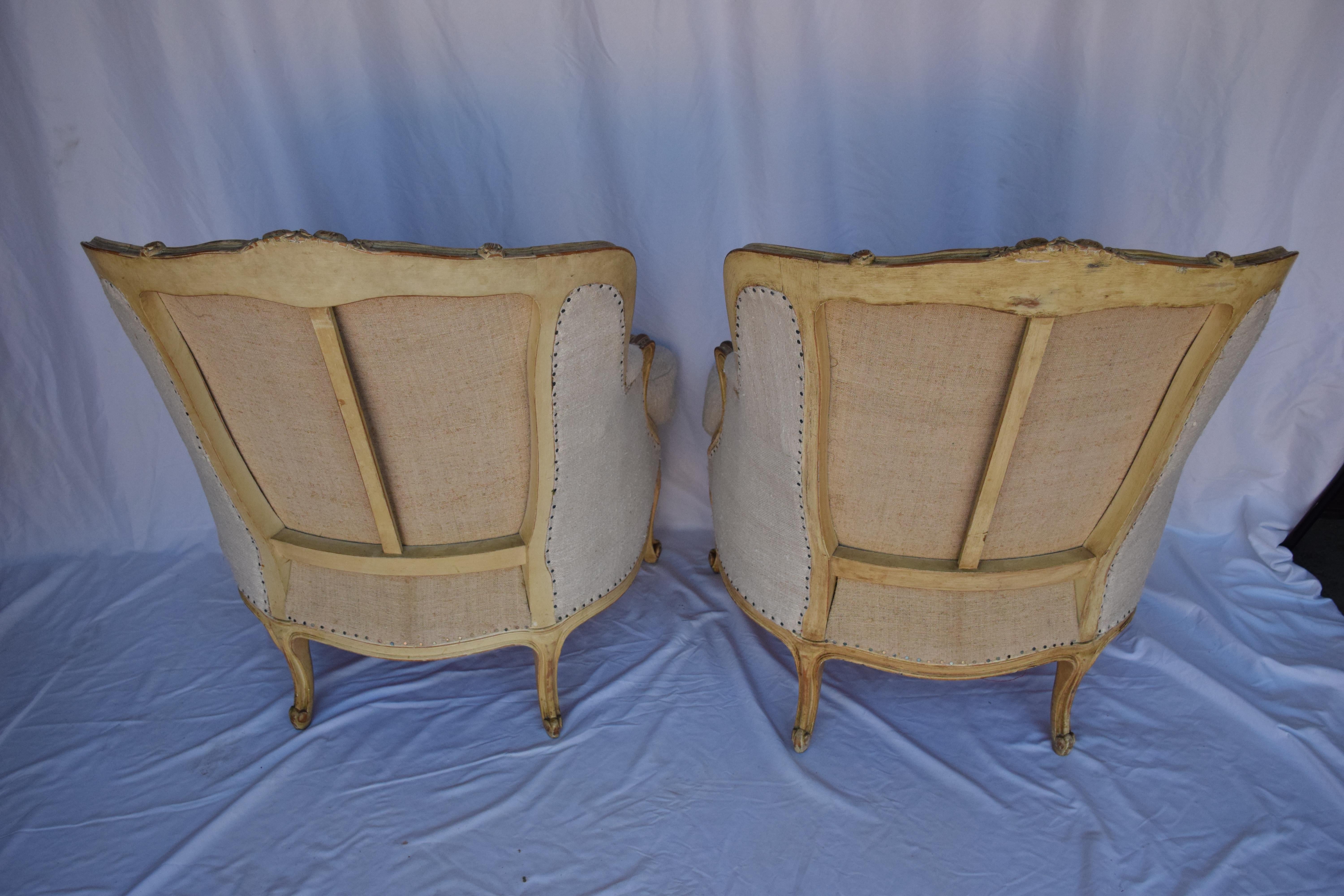 Paar Stühle aus Bergere mit französischer Leinenbespannung (18. Jahrhundert und früher) im Angebot