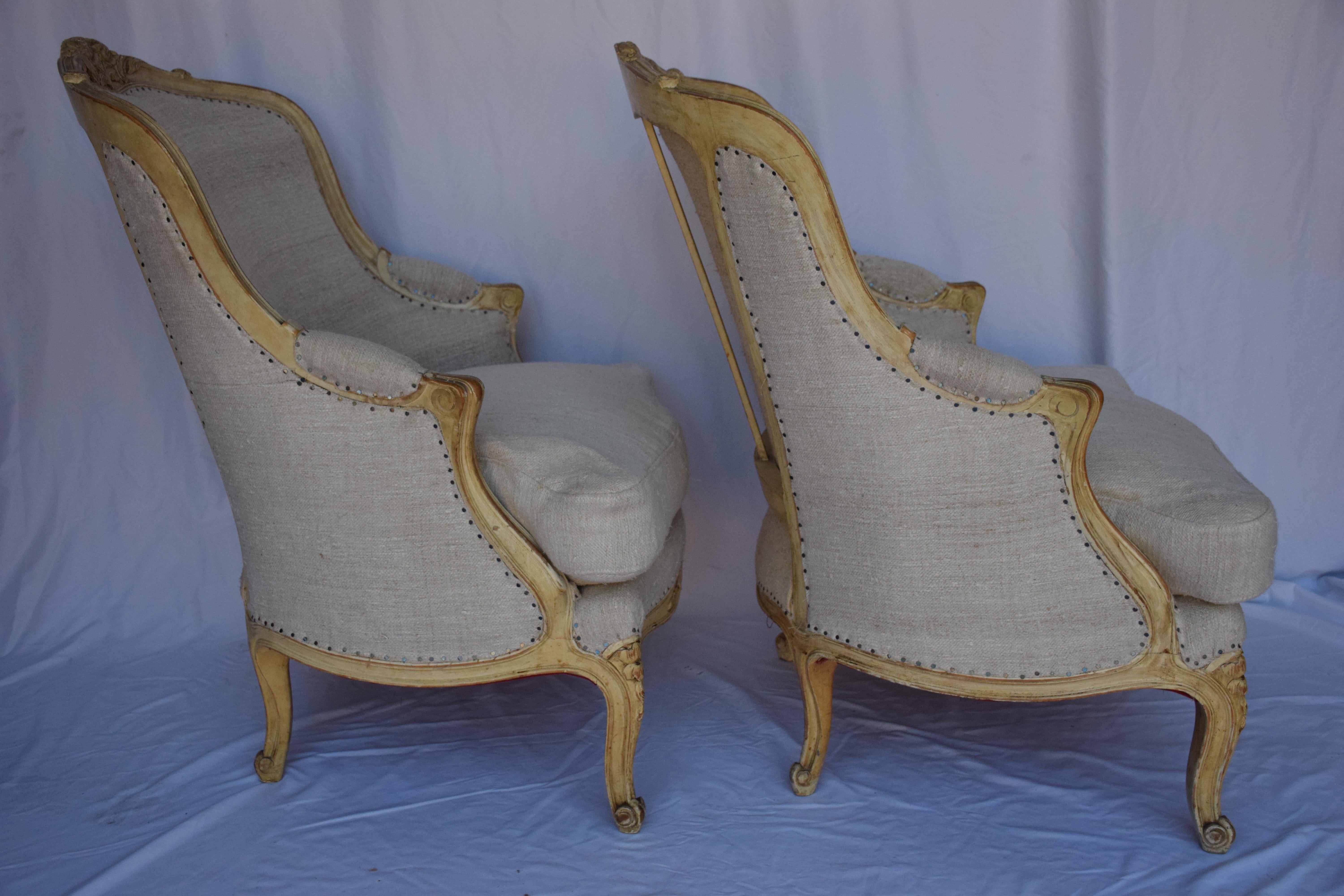 Paar Stühle aus Bergere mit französischer Leinenbespannung im Angebot 1