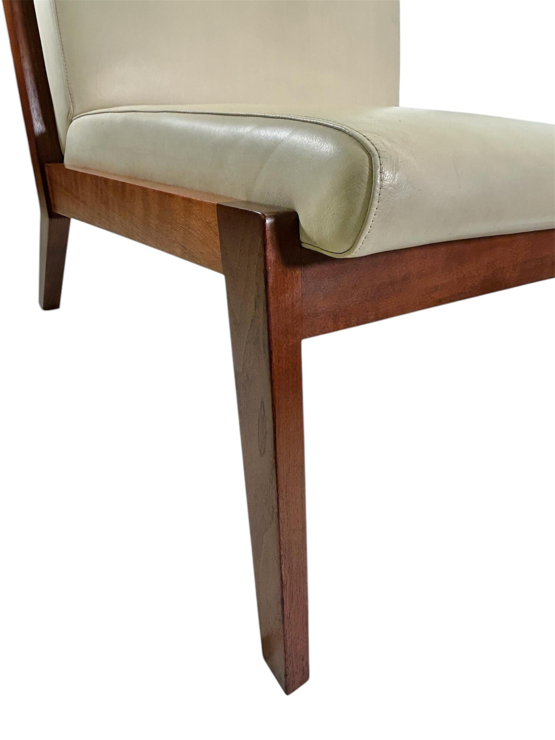 Paar Bernhardt-Loungesessel aus massivem Nussbaumholz in Original cremefarbenem, feinem Leder (Mitte des 20. Jahrhunderts) im Angebot
