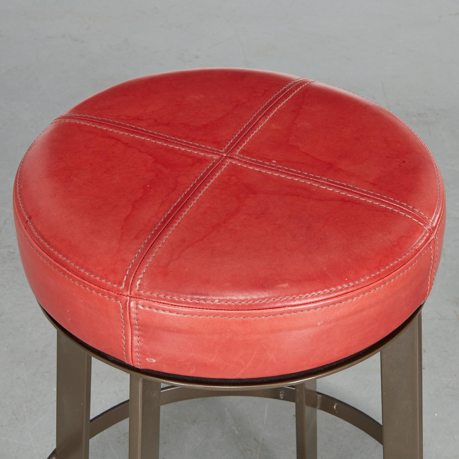 Moderne Pair of Berman Rosetti “Bon Bon” Red Leather Swivel Counter Stools, USA en vente