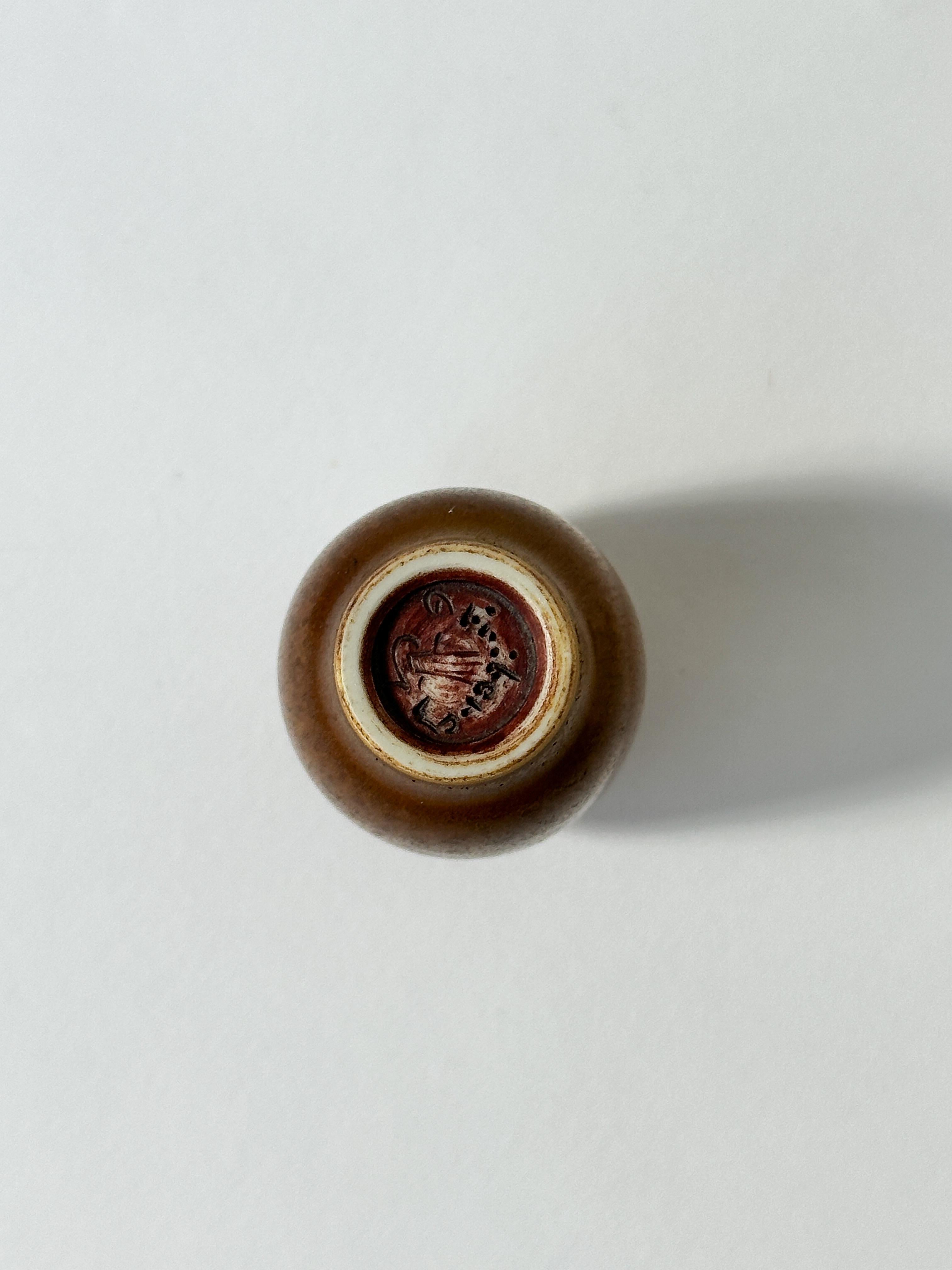 Grès porcellanato Coppia di ceramiche in miniatura in gres di Berndt Friberg, smaltate con pelliccia di lepre, Gustavsberg in vendita