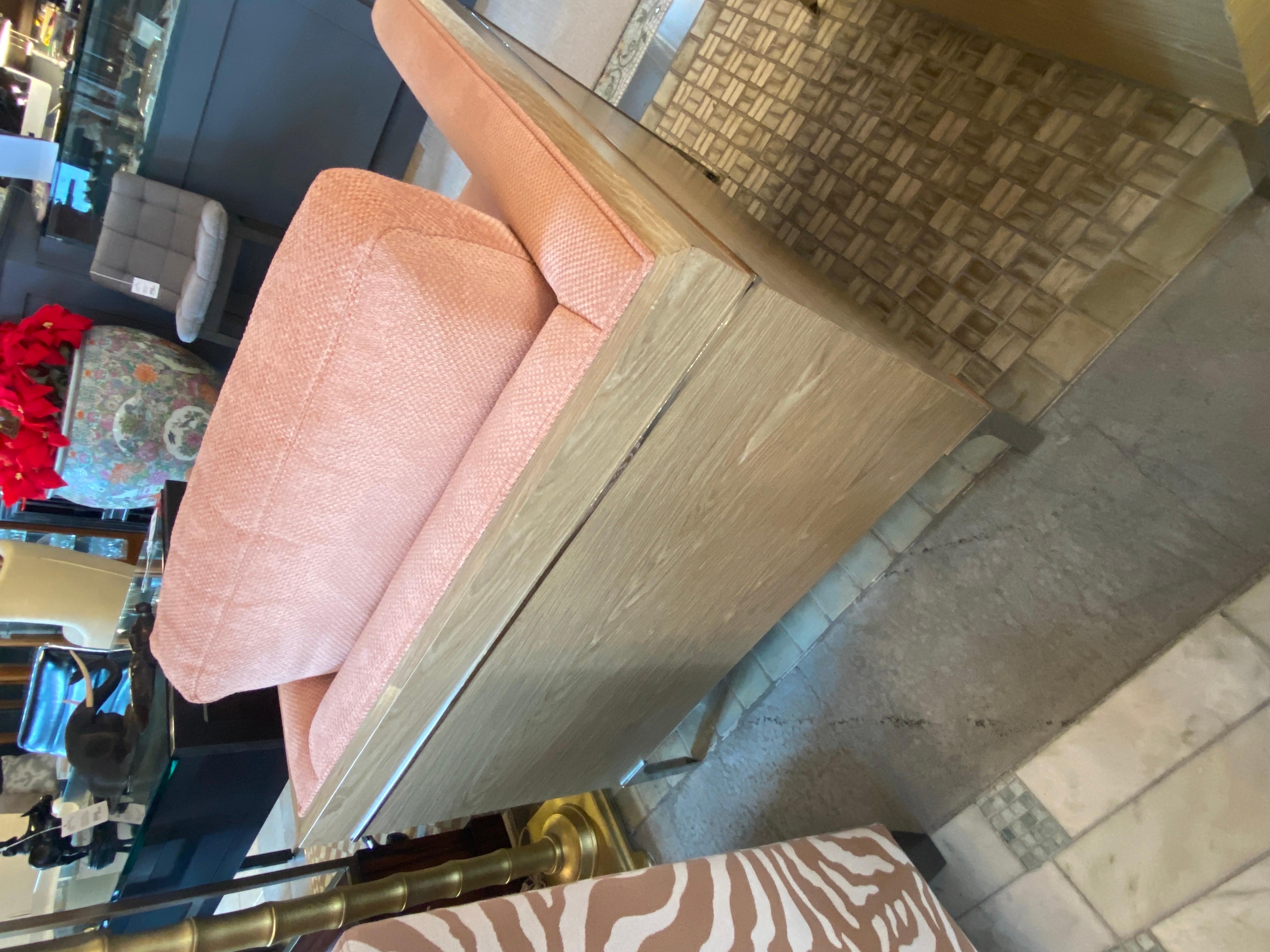 Pair of Bernhardt Club Chairs with Salmon Upholstered Fabric In Good Condition In Bridgehampton, NY