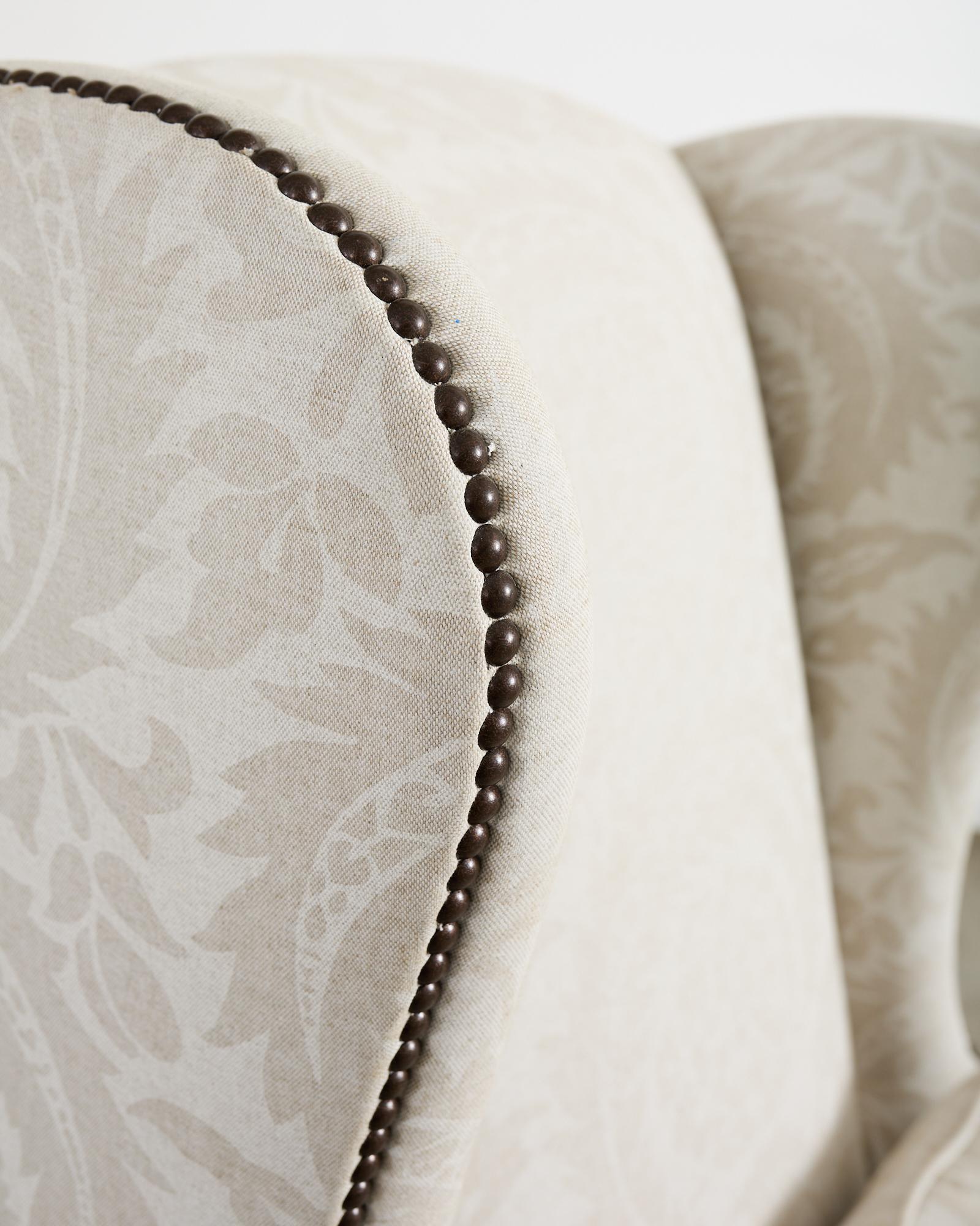 XXIe siècle et contemporain Paire de chaises Bernhardt à dossier haut tapissé en vente