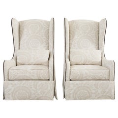 Paire de chaises Bernhardt à dossier haut tapissé