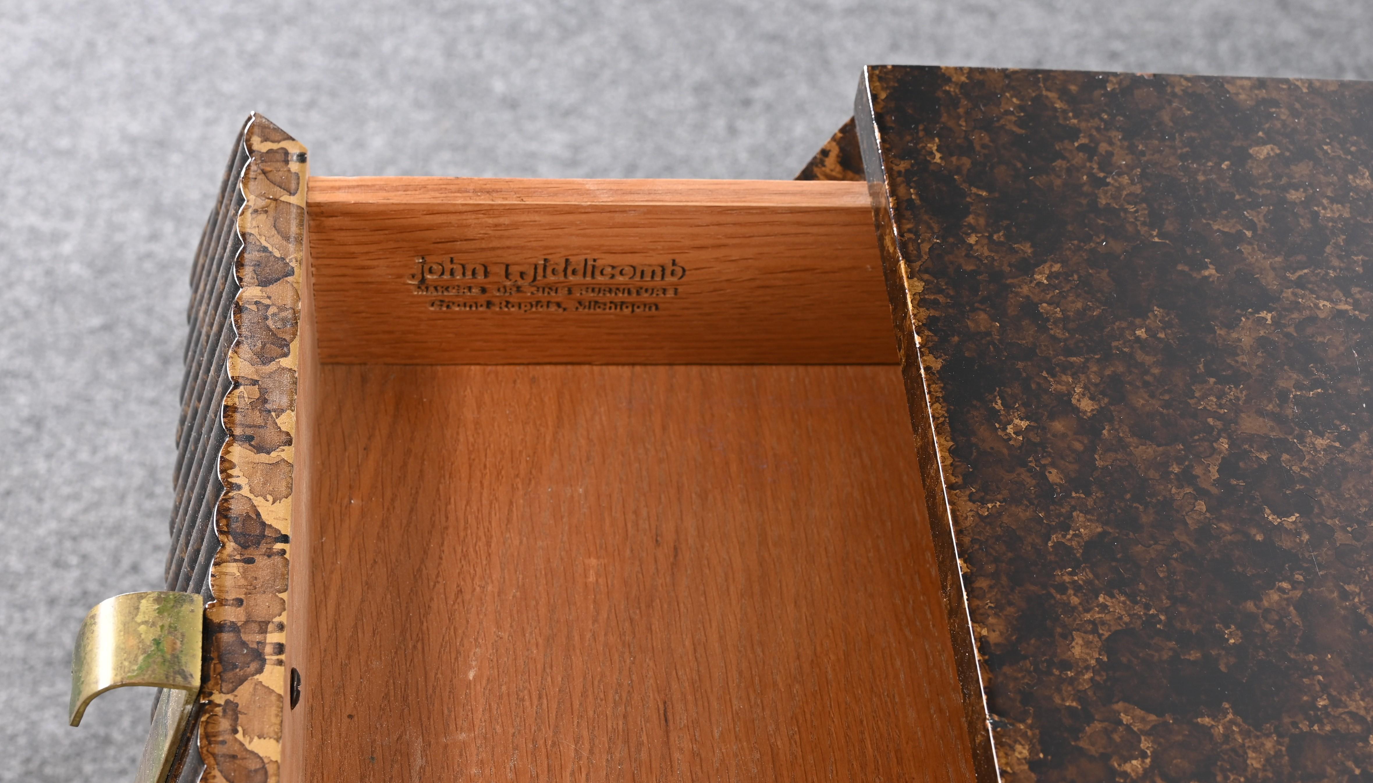 Ein Paar Bomben-Endtische von Bert England für Widdicomb, 1965 (Messing) im Angebot