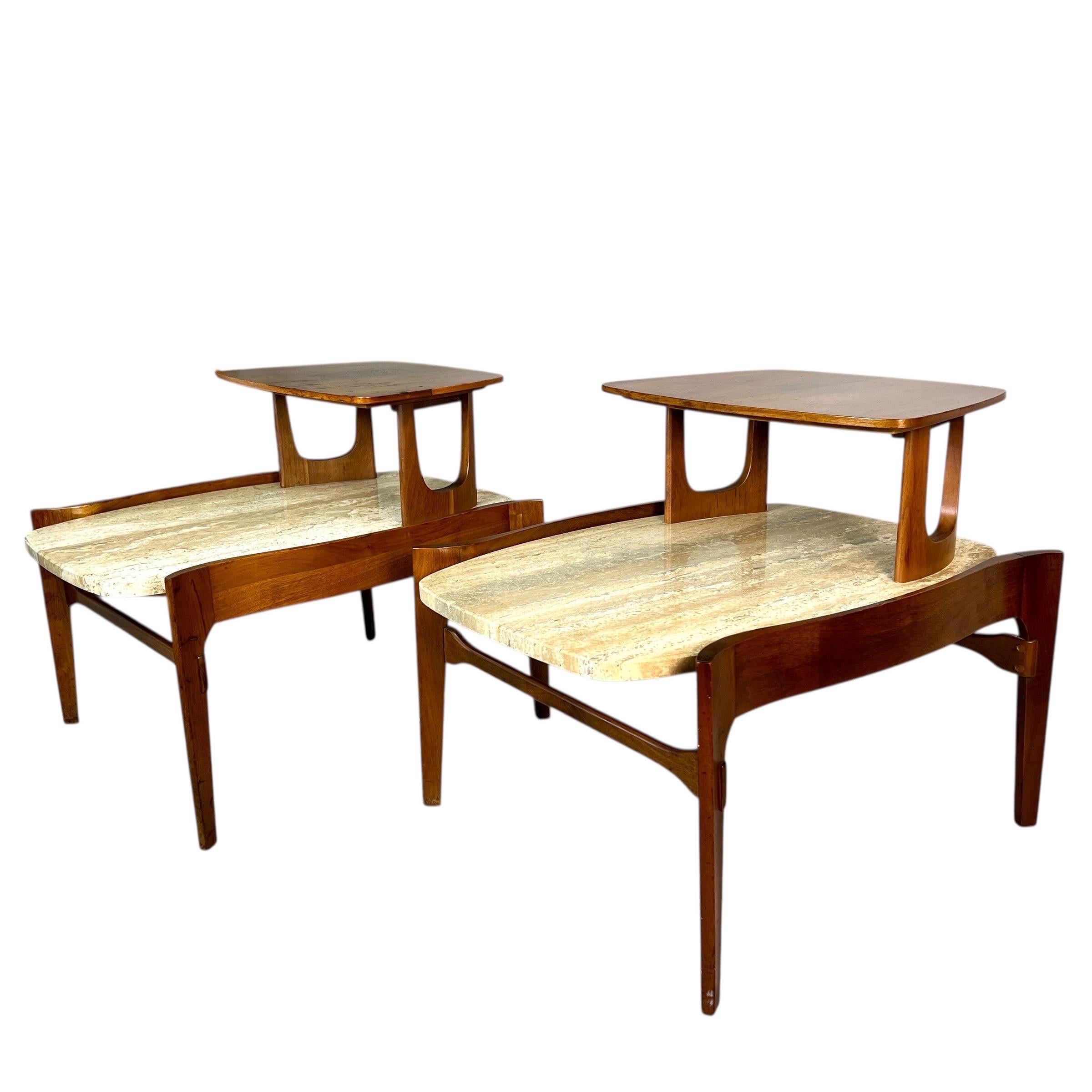 Pareja de mesas auxiliares escultóricas Bertha Schaefer con tapa de nogal y travertino en venta 3