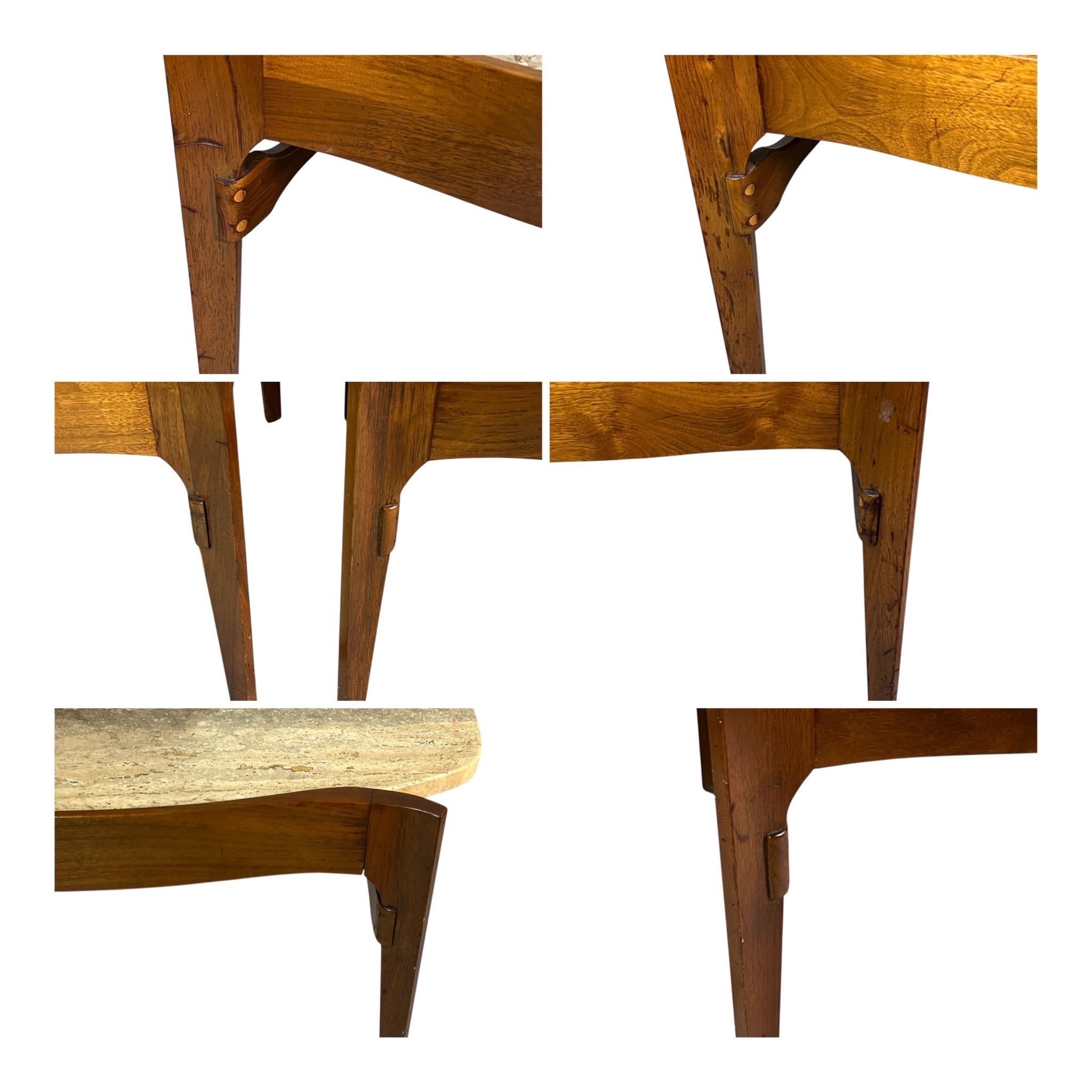 Pareja de mesas auxiliares escultóricas Bertha Schaefer con tapa de nogal y travertino en venta 4