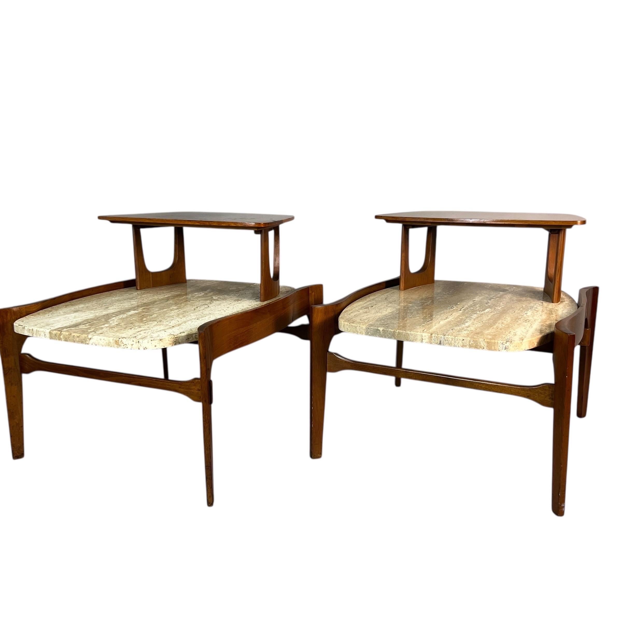 Pareja de mesas auxiliares escultóricas Bertha Schaefer con tapa de nogal y travertino en venta 5
