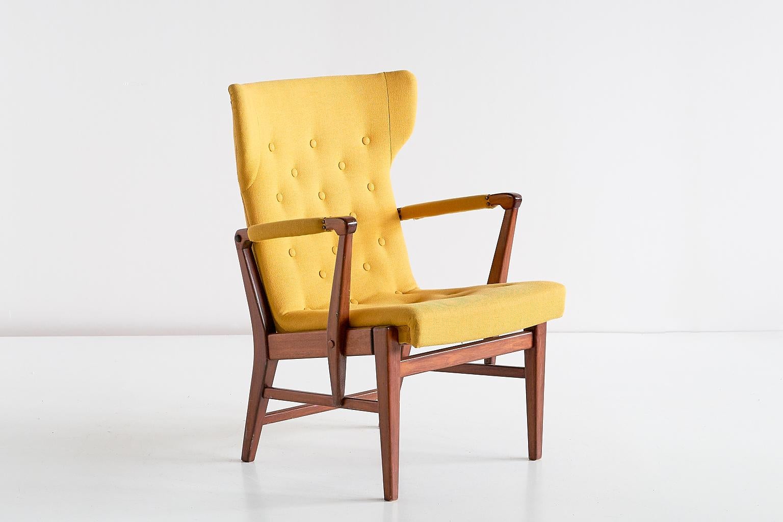 Pareja de sillones Bertil Söderberg de caoba para Nordiska Kompaniet, década de 1940 mediados del siglo XX en venta