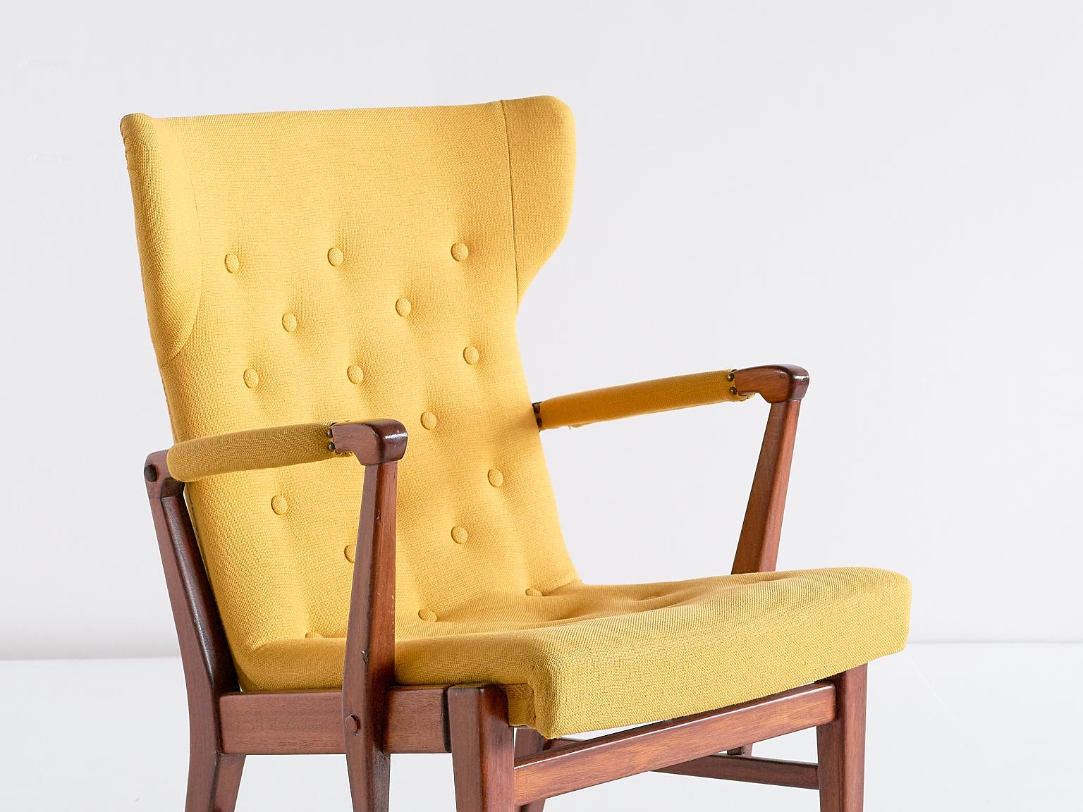 Pareja de sillones Bertil Söderberg de caoba para Nordiska Kompaniet, década de 1940 Tela en venta