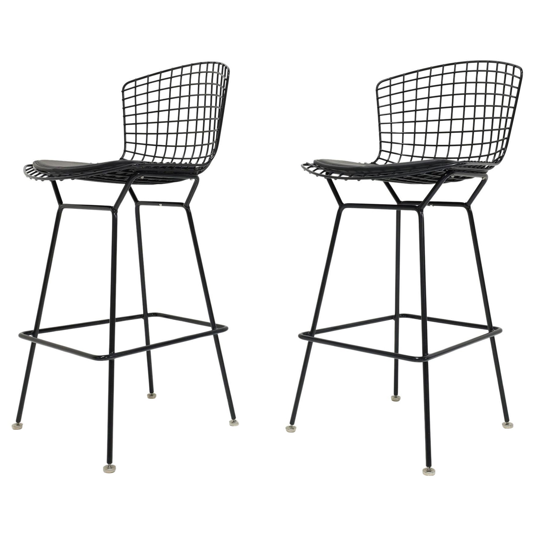 Paire de tabourets de bar Bertoia noirs avec assise en cuir Volo en vente