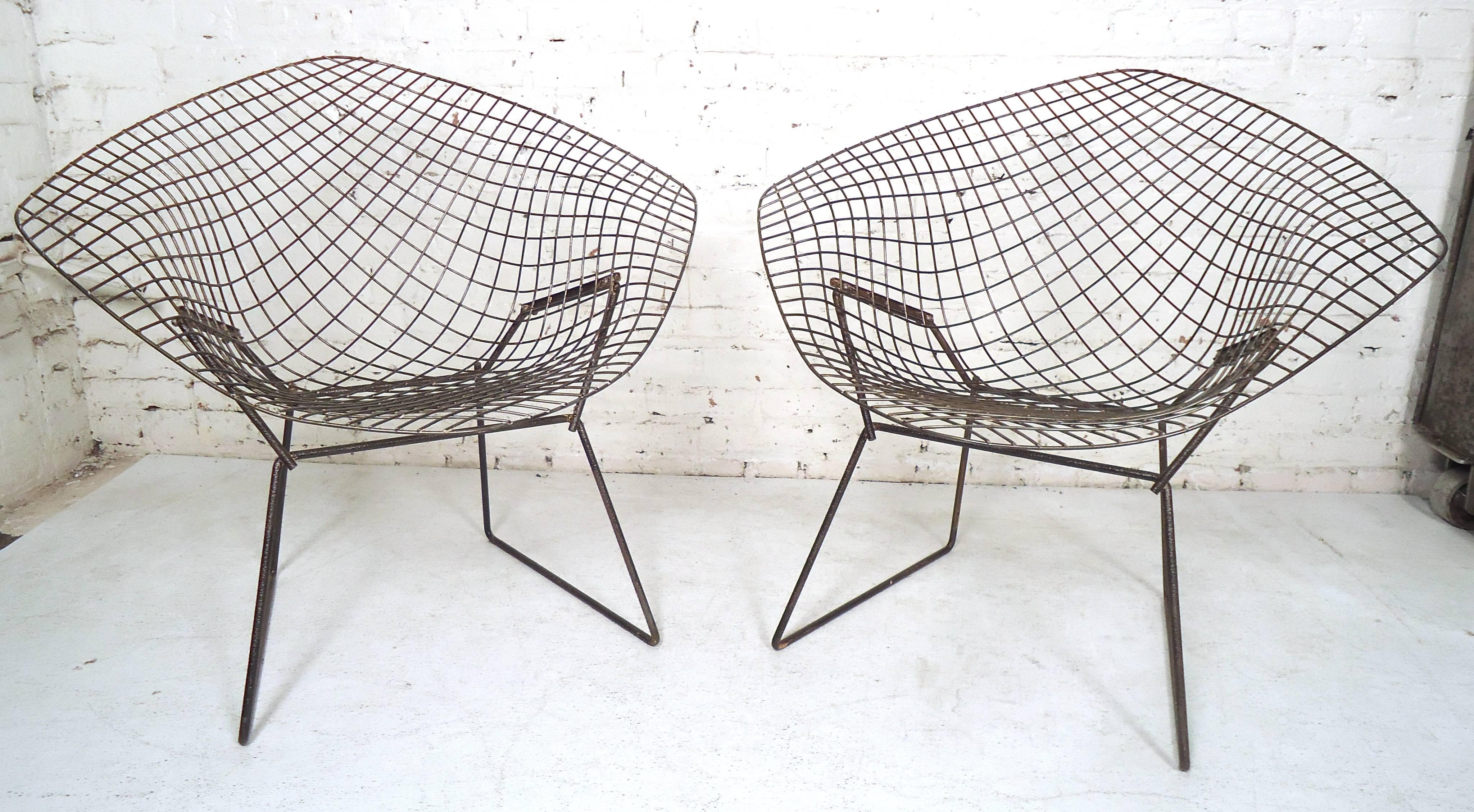 Mid-Century Modern Pair of Bertoia Diamond Chairs