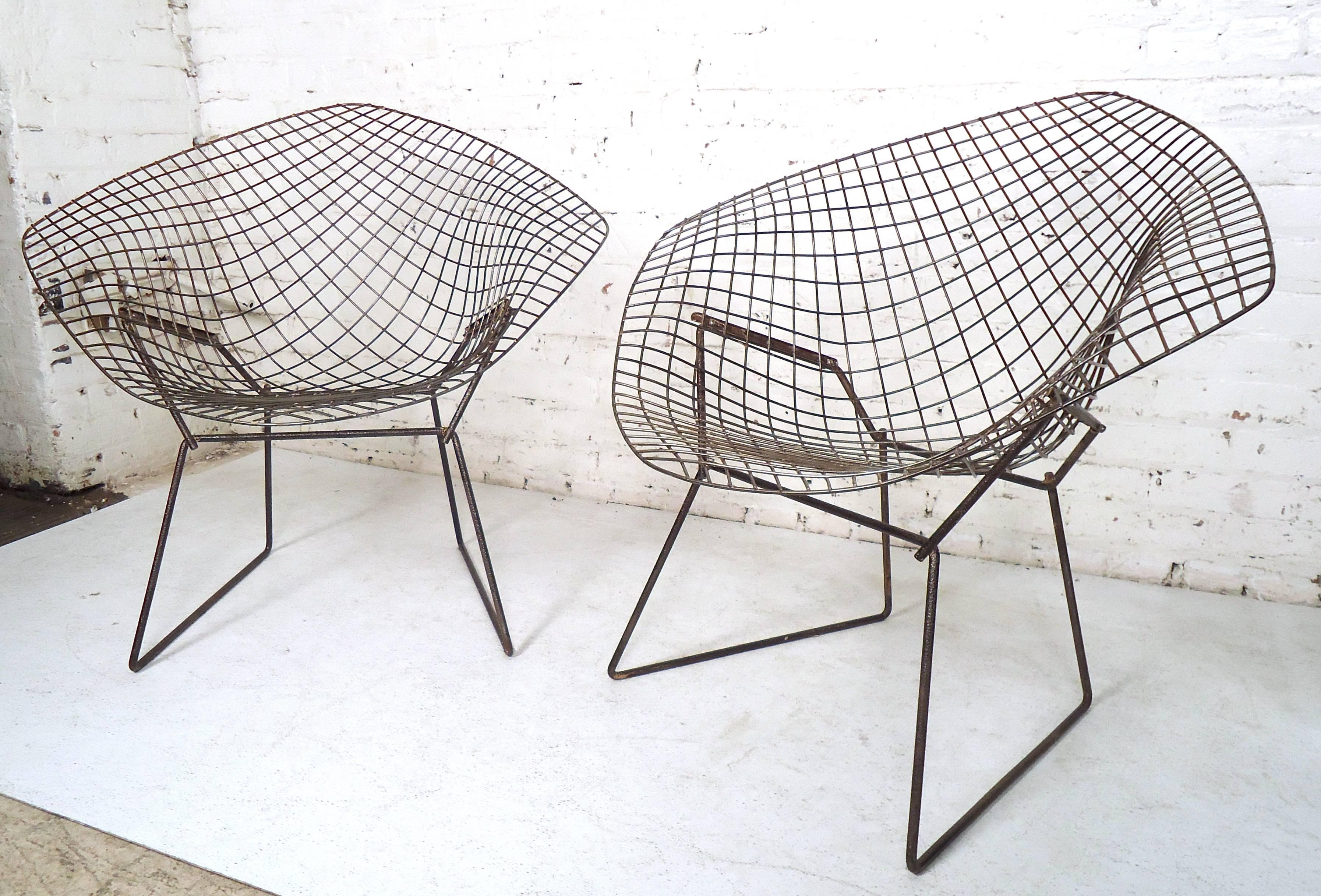 Pair of Bertoia Diamond Chairs In Good Condition In Brooklyn, NY