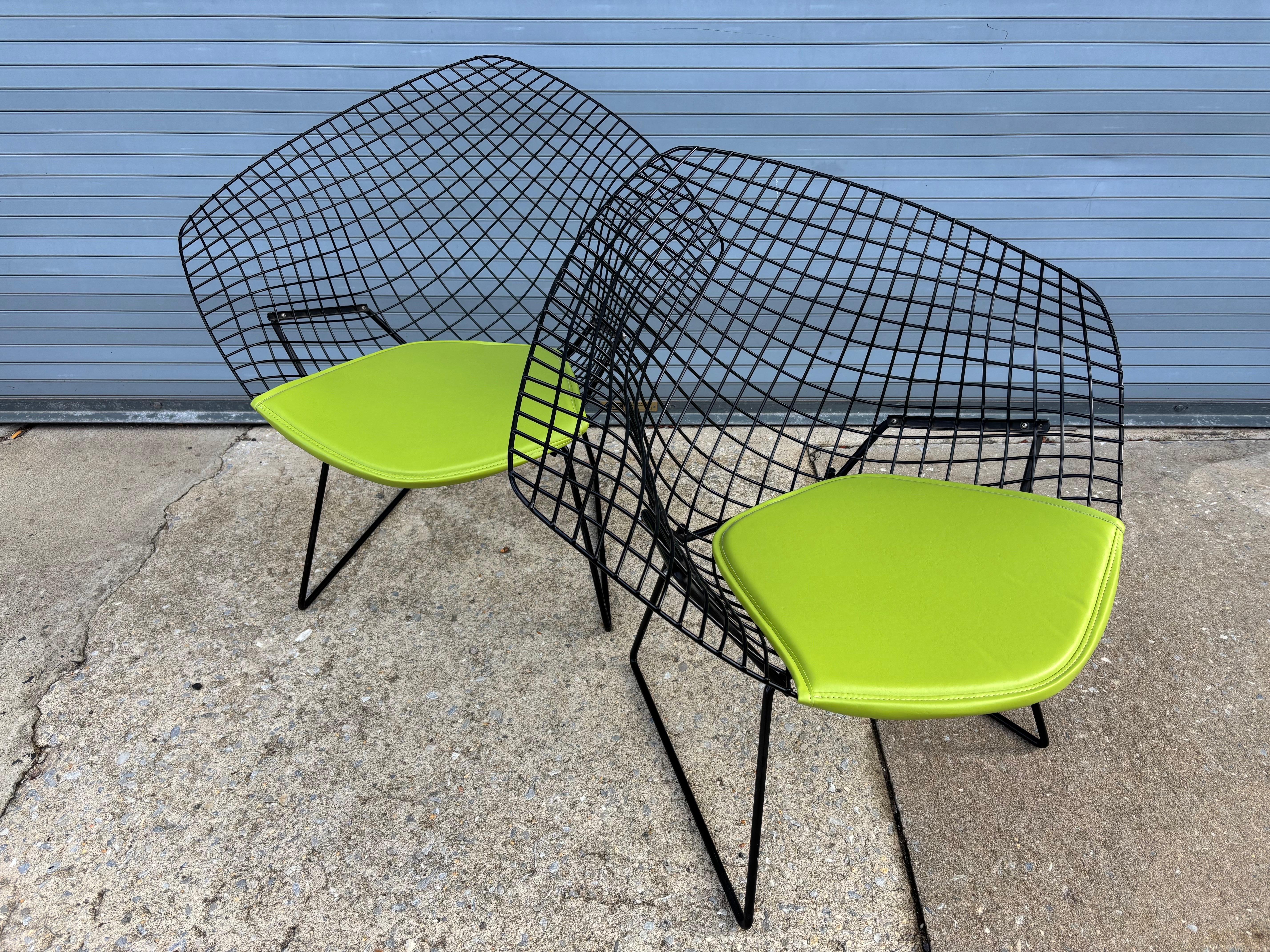 XXI secolo e contemporaneo Coppia di sedie Bertoia per Knoll Small Diamond in vendita