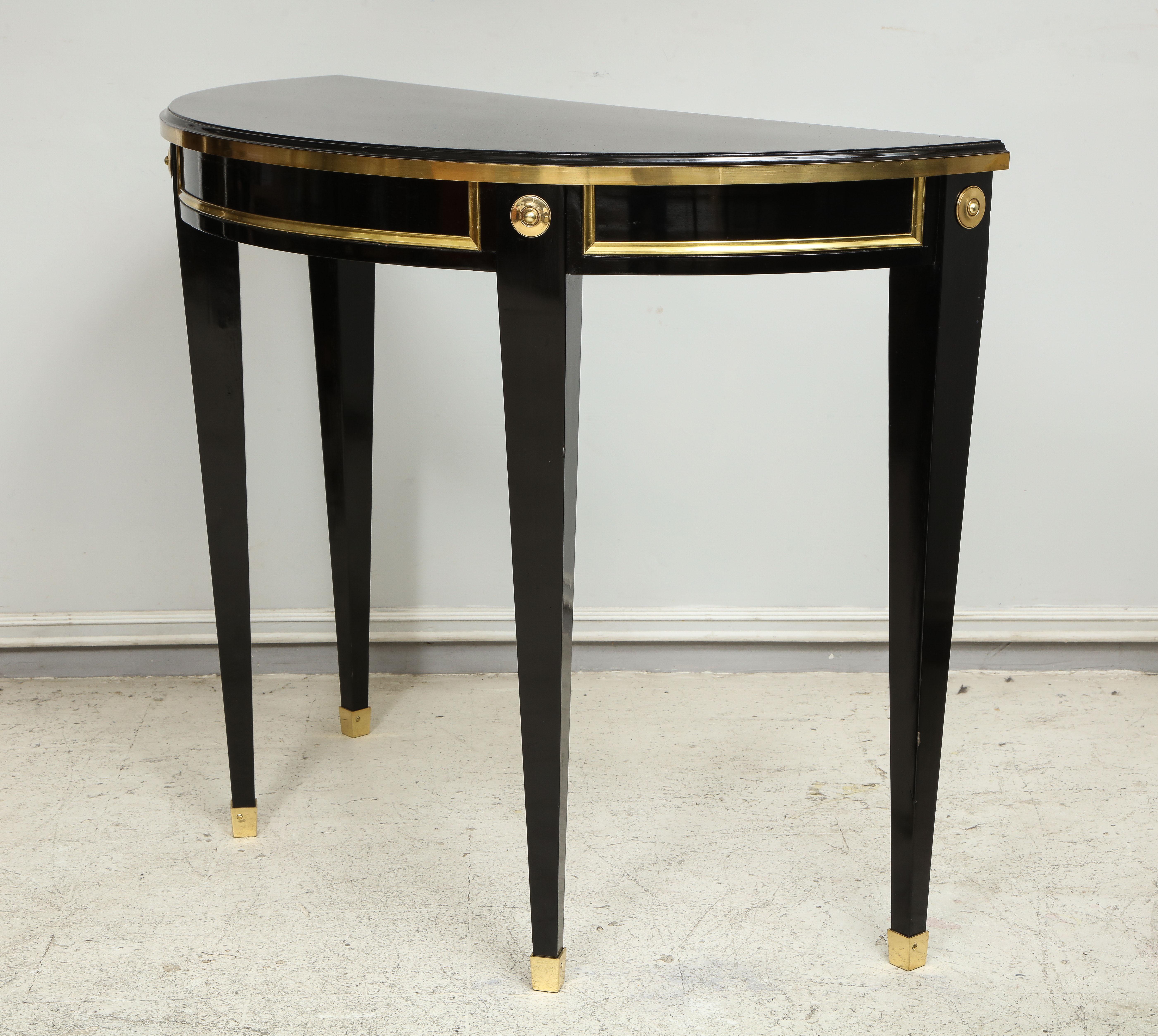 Pair of Bespoke Consoles in the Neoclassic Style with Brass Banding In New Condition For Sale In New York, NY