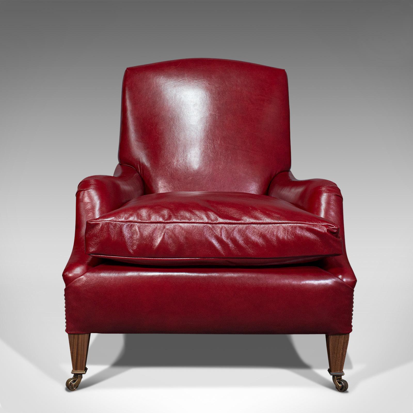 Victorien Paire de fauteuils club en cuir sur mesure, « The Dutchman », chaises par London Fine en vente