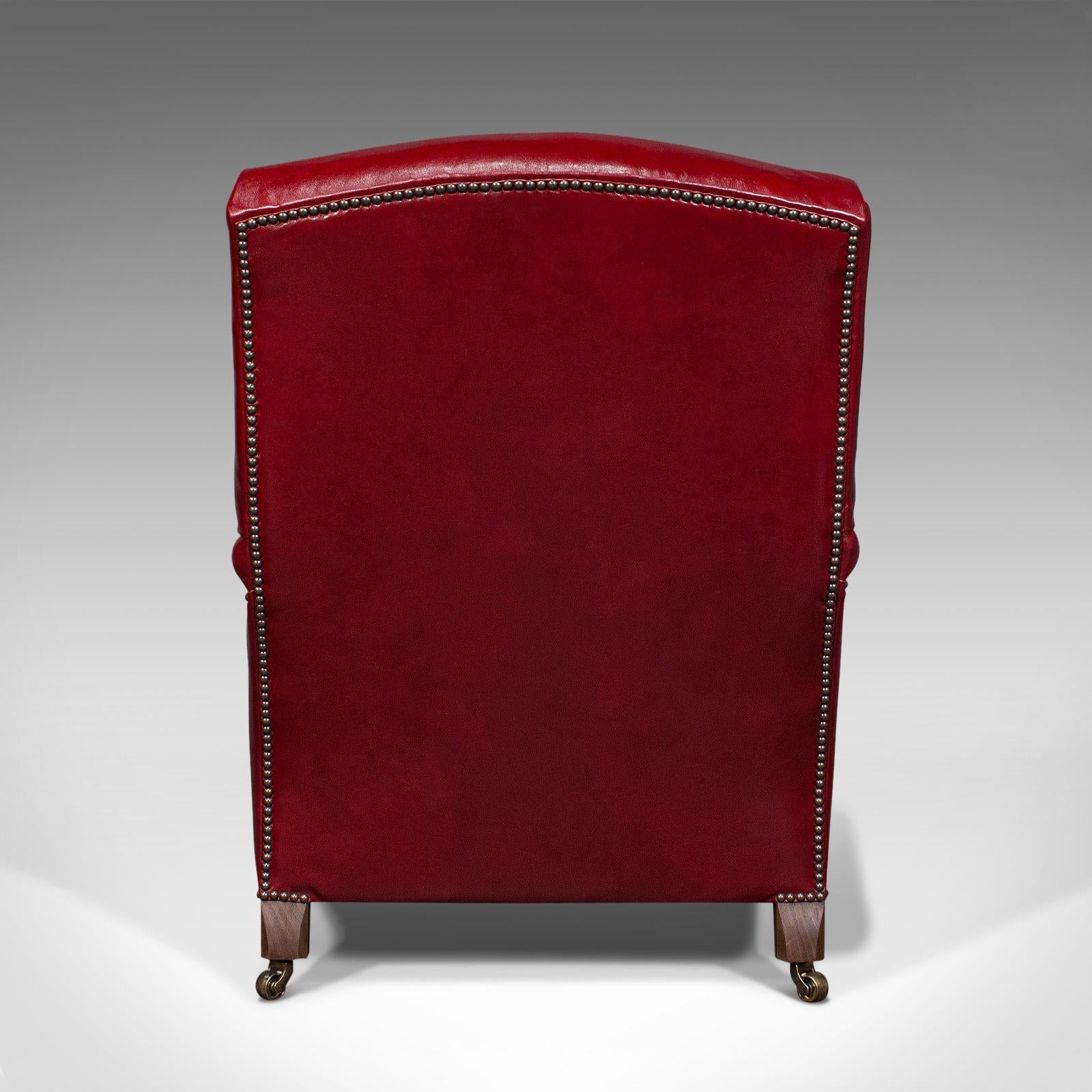 XXIe siècle et contemporain Paire de fauteuils club en cuir sur mesure, « The Dutchman », chaises par London Fine en vente