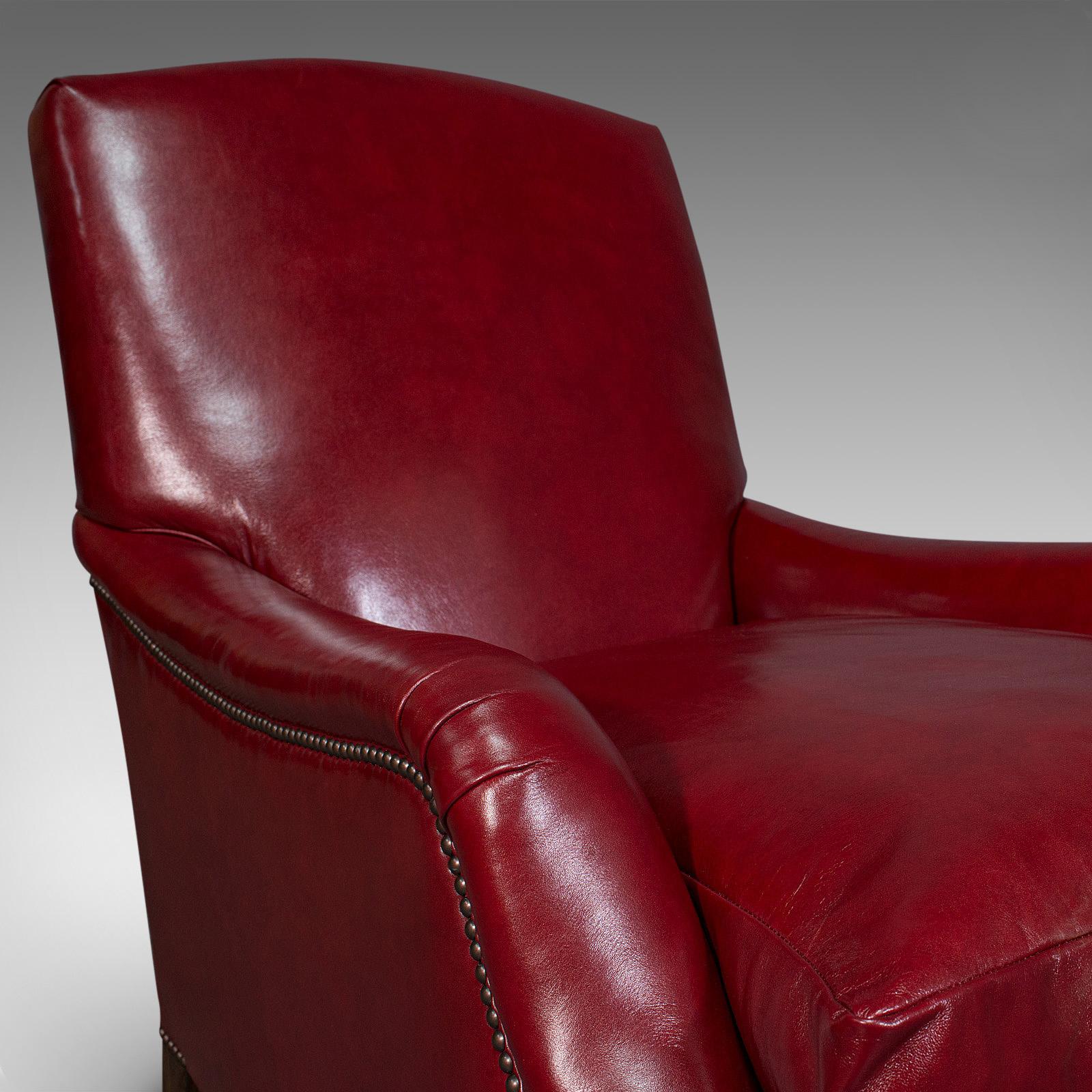 Paire de fauteuils club en cuir sur mesure, « The Dutchman », chaises par London Fine en vente 1