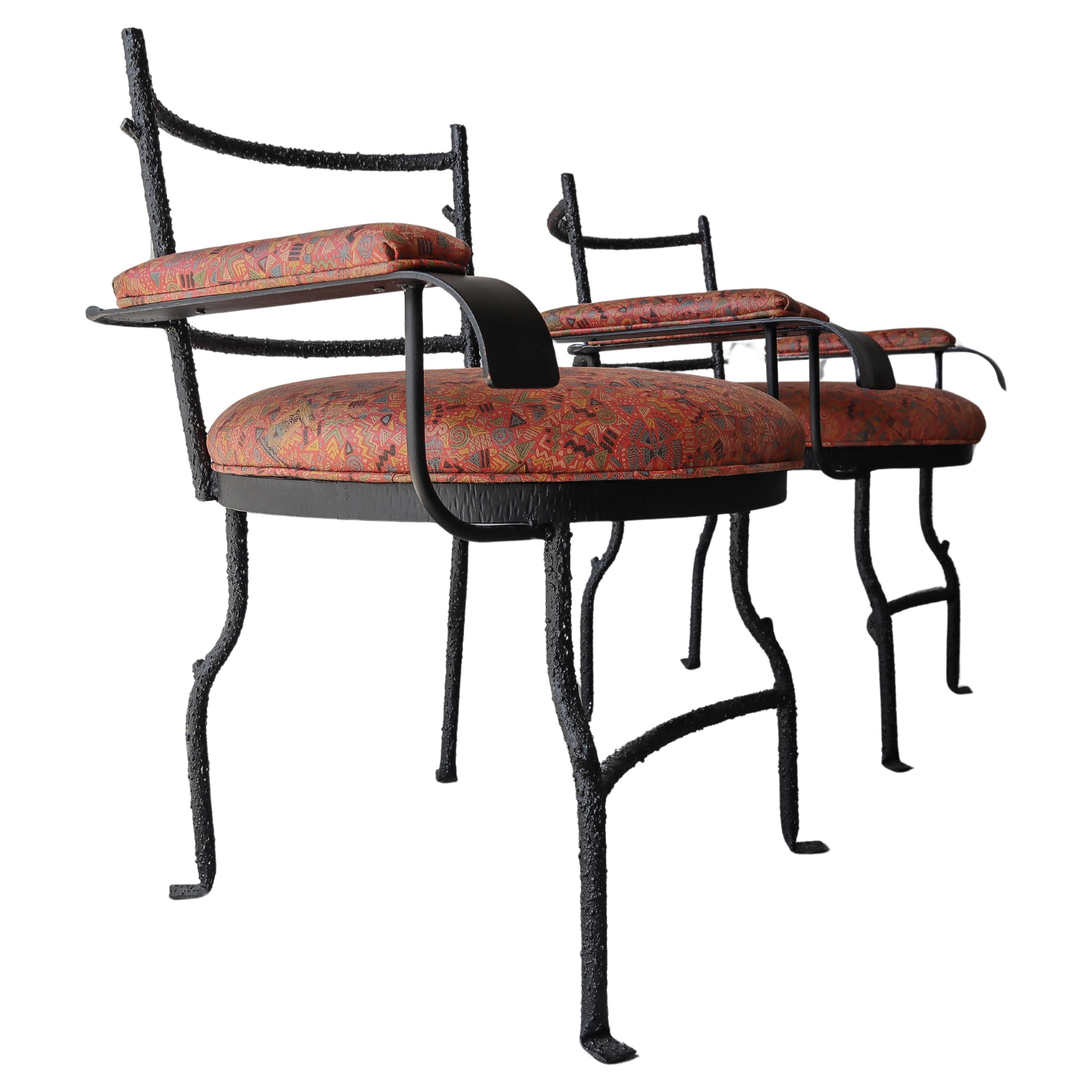Paire de fauteuils en métal et cuir sur mesure en vente