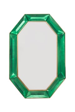 Coppia di specchi da parete ottagonali sfaccettati in vetro di Murano verde smeraldo e ottone, Italia