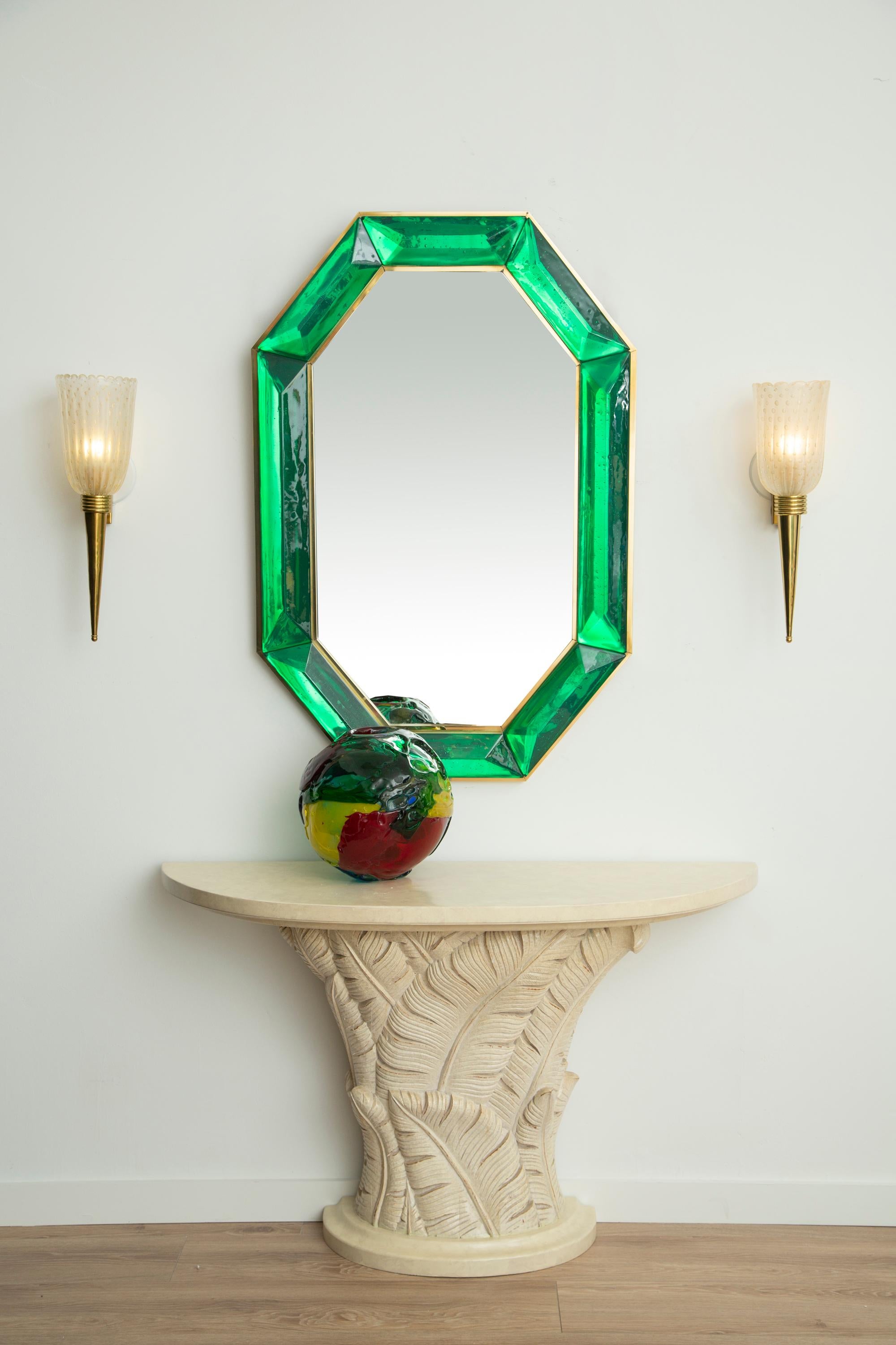 Laiton Paire de miroirs octogonaux en verre de Murano vert émeraude sur mesure, en stock en vente