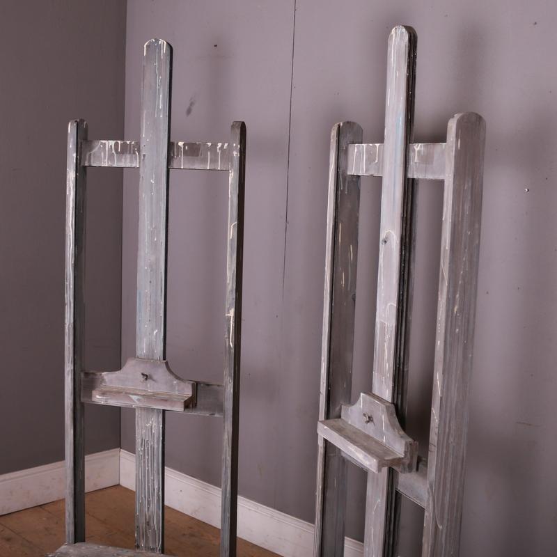 Pair of Bespoke Painted Easels In Good Condition In Leamington Spa, Warwickshire