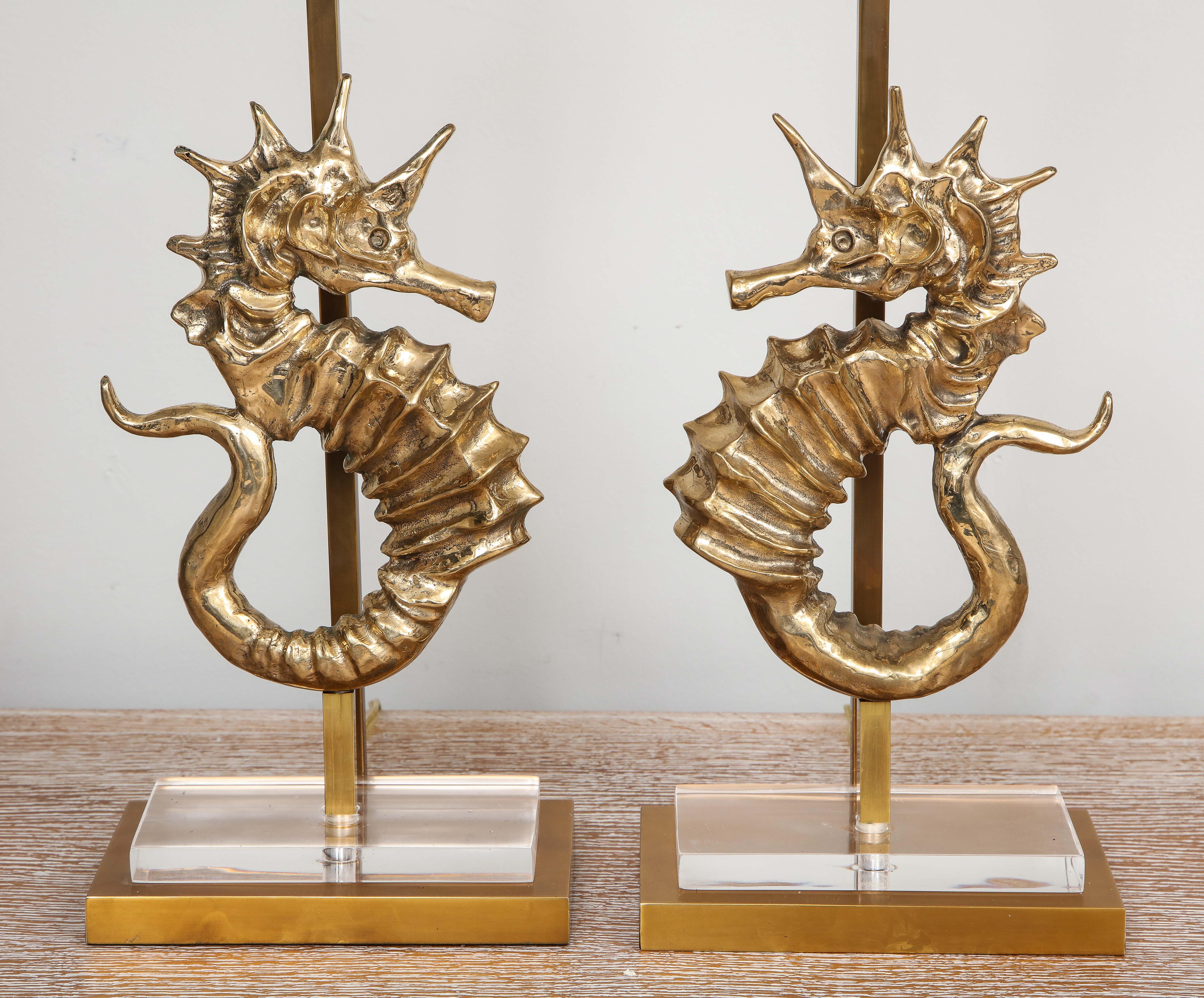 Américain Paire de lampes de table en bronze en forme d'hippocampe sur mesure en vente