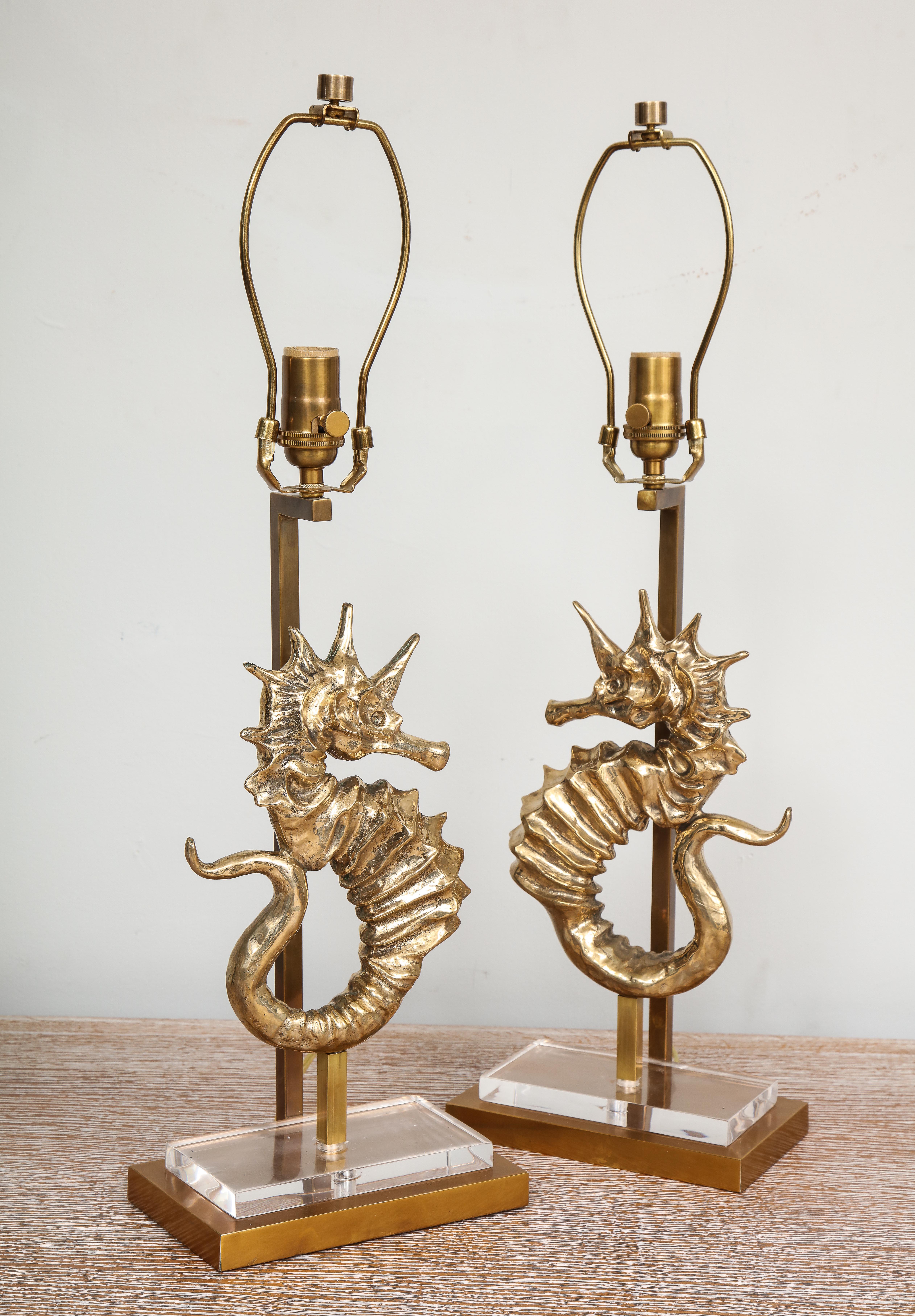 XXIe siècle et contemporain Paire de lampes de table en bronze en forme d'hippocampe sur mesure en vente