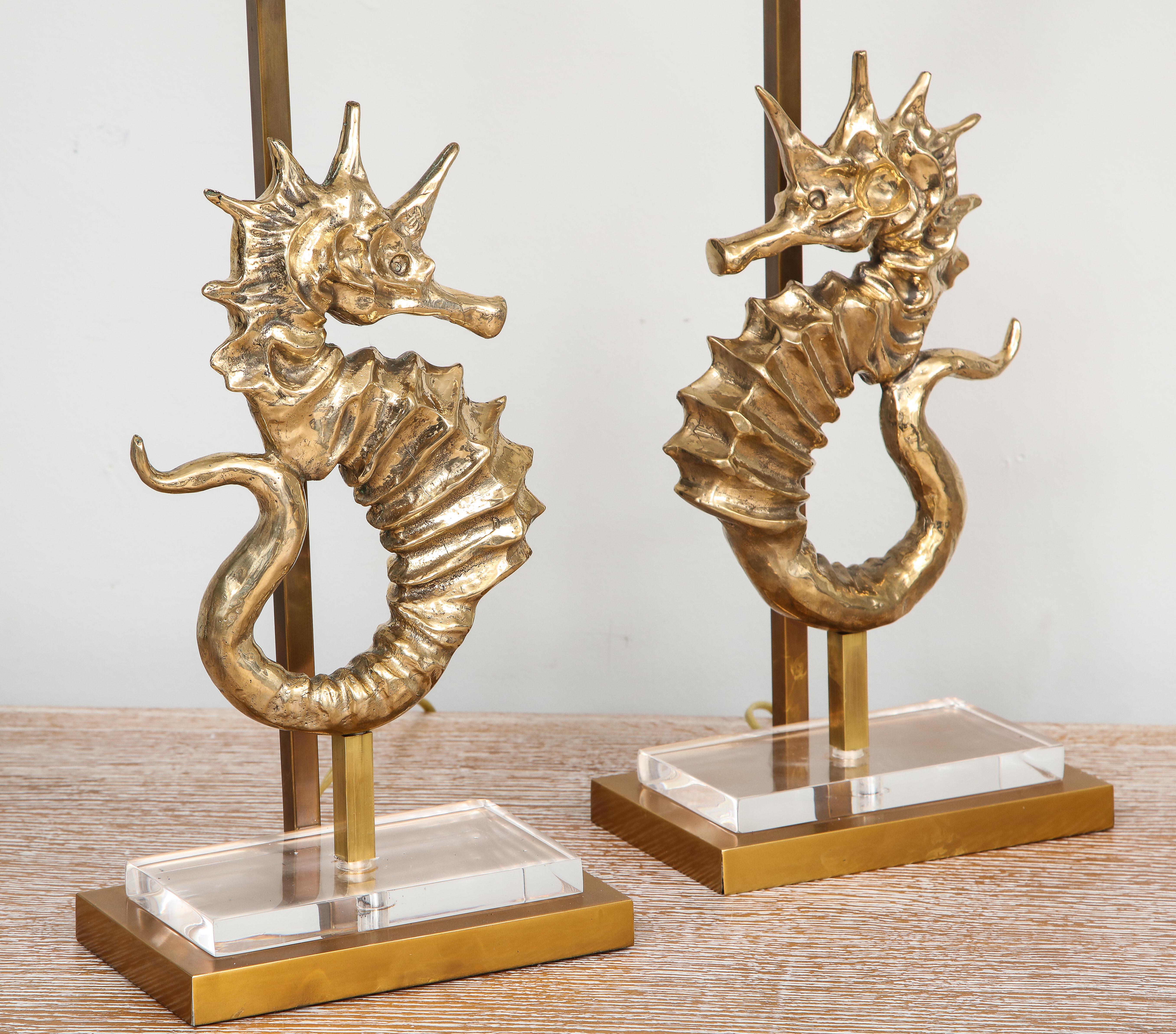 Bronze Paire de lampes de table en bronze en forme d'hippocampe sur mesure en vente