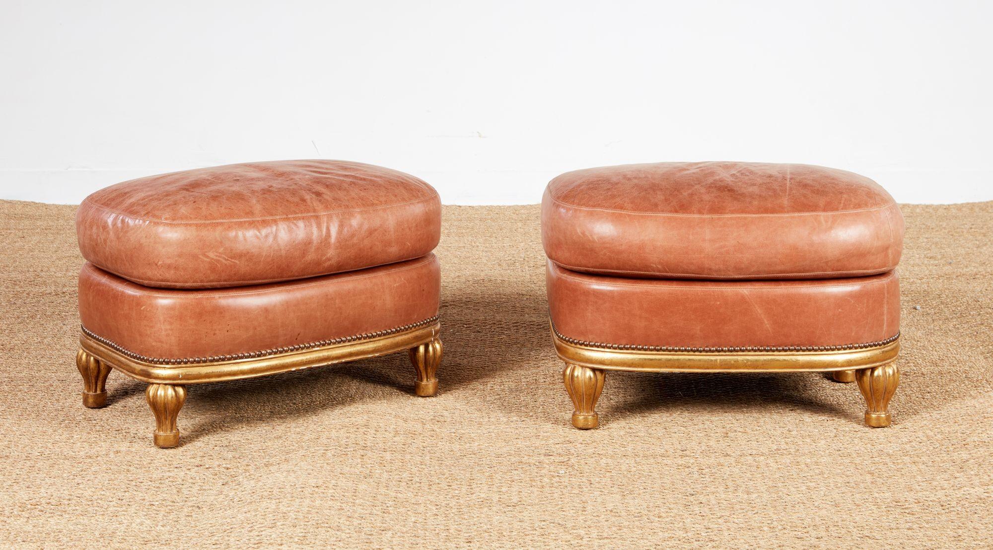 Pareja de Reposapiés a medida de cuero rosa concha y dorado Inglés en venta