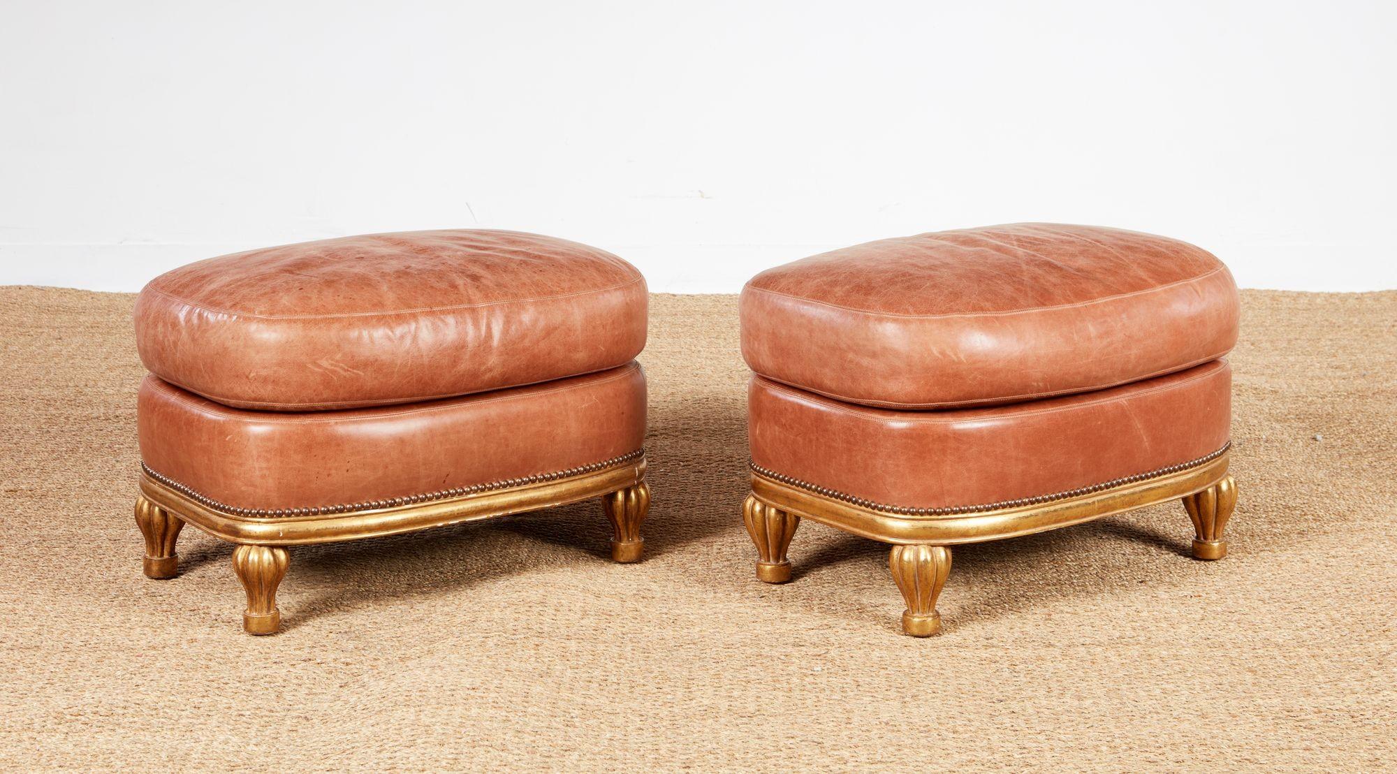 Pareja de Reposapiés a medida de cuero rosa concha y dorado en venta 2