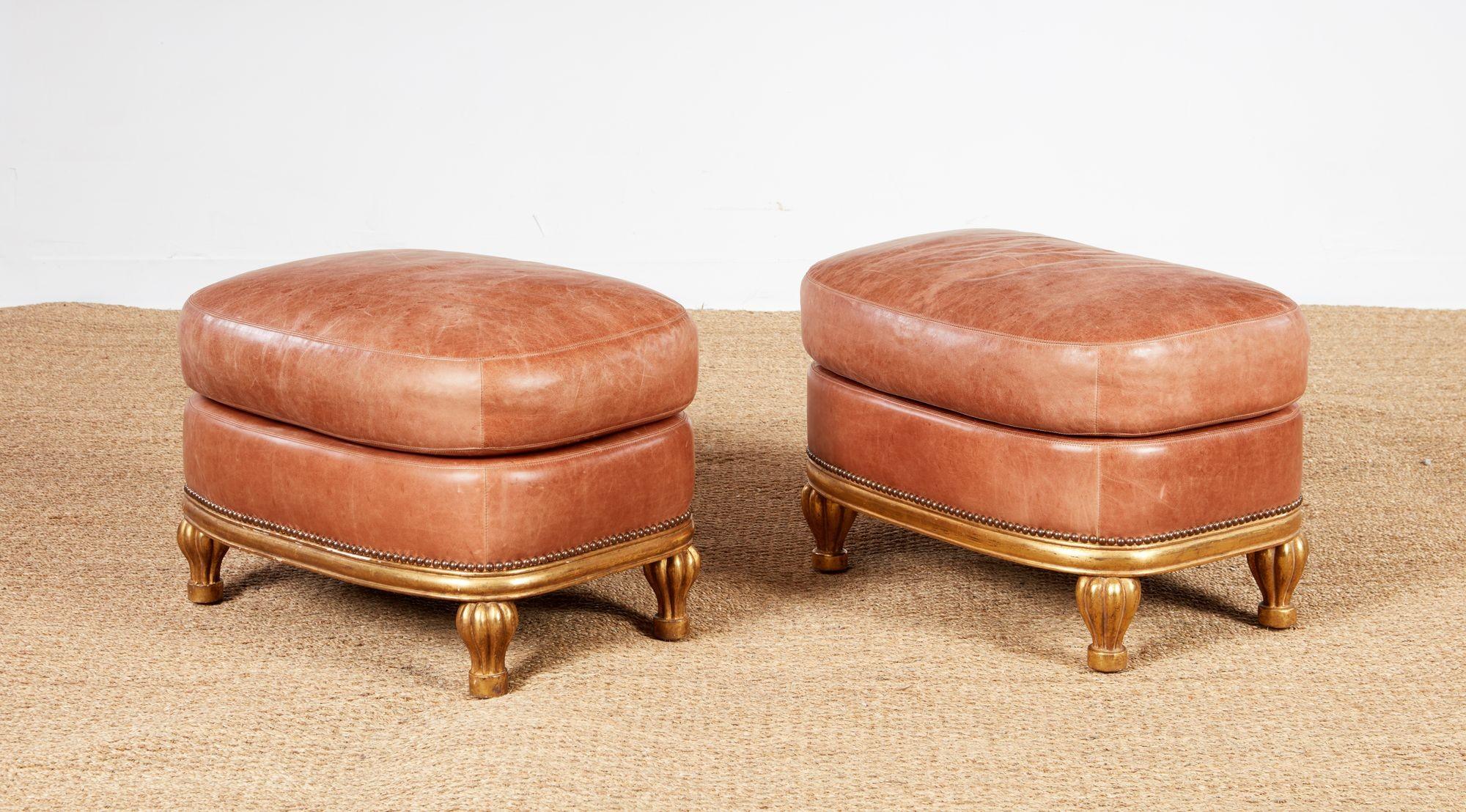 Pareja de Reposapiés a medida de cuero rosa concha y dorado en venta 3