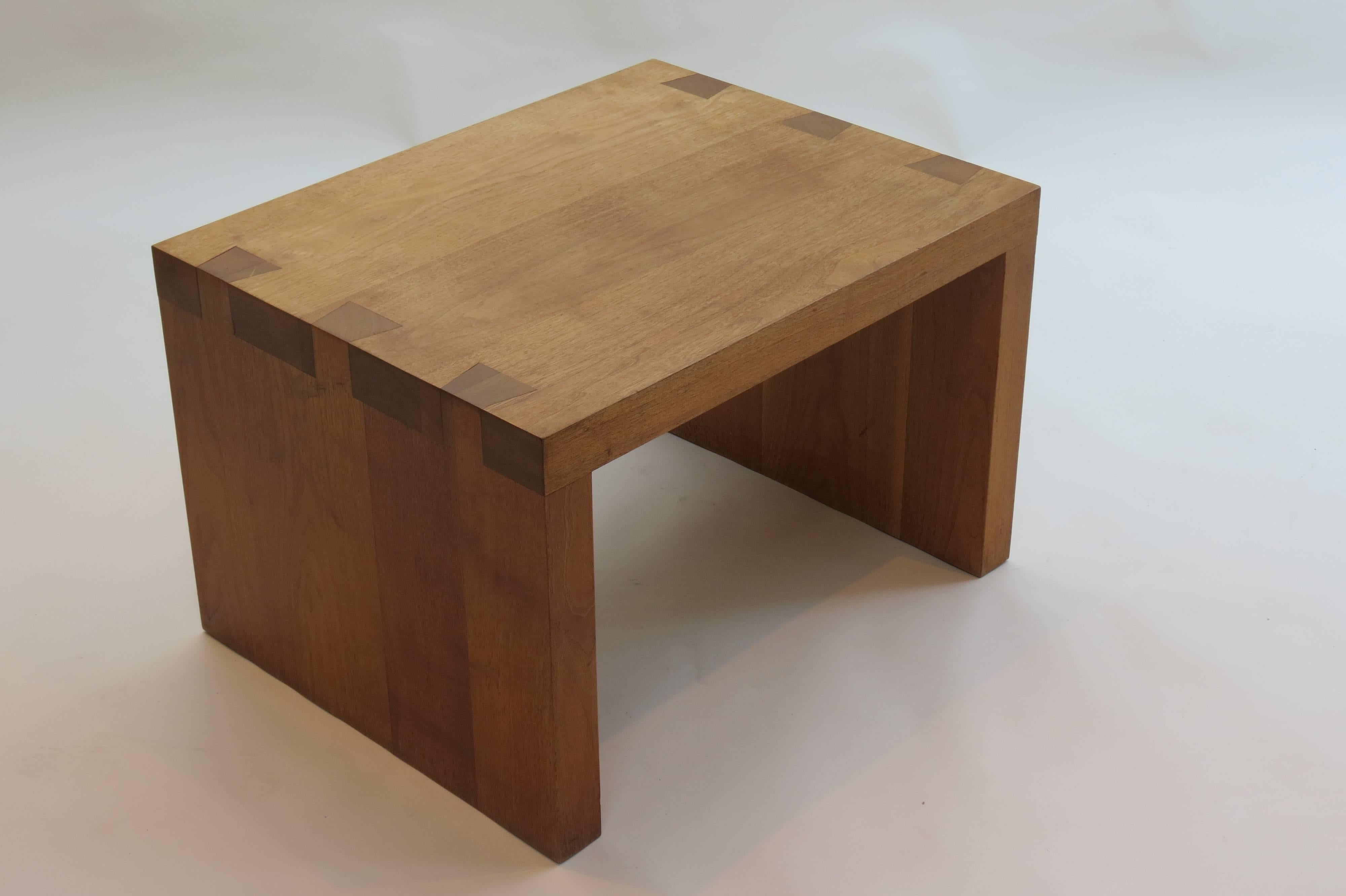 Pair of Bespoke Walnut Tables with Dovetail Joint Detail In Good Condition In Stow on the Wold, GB