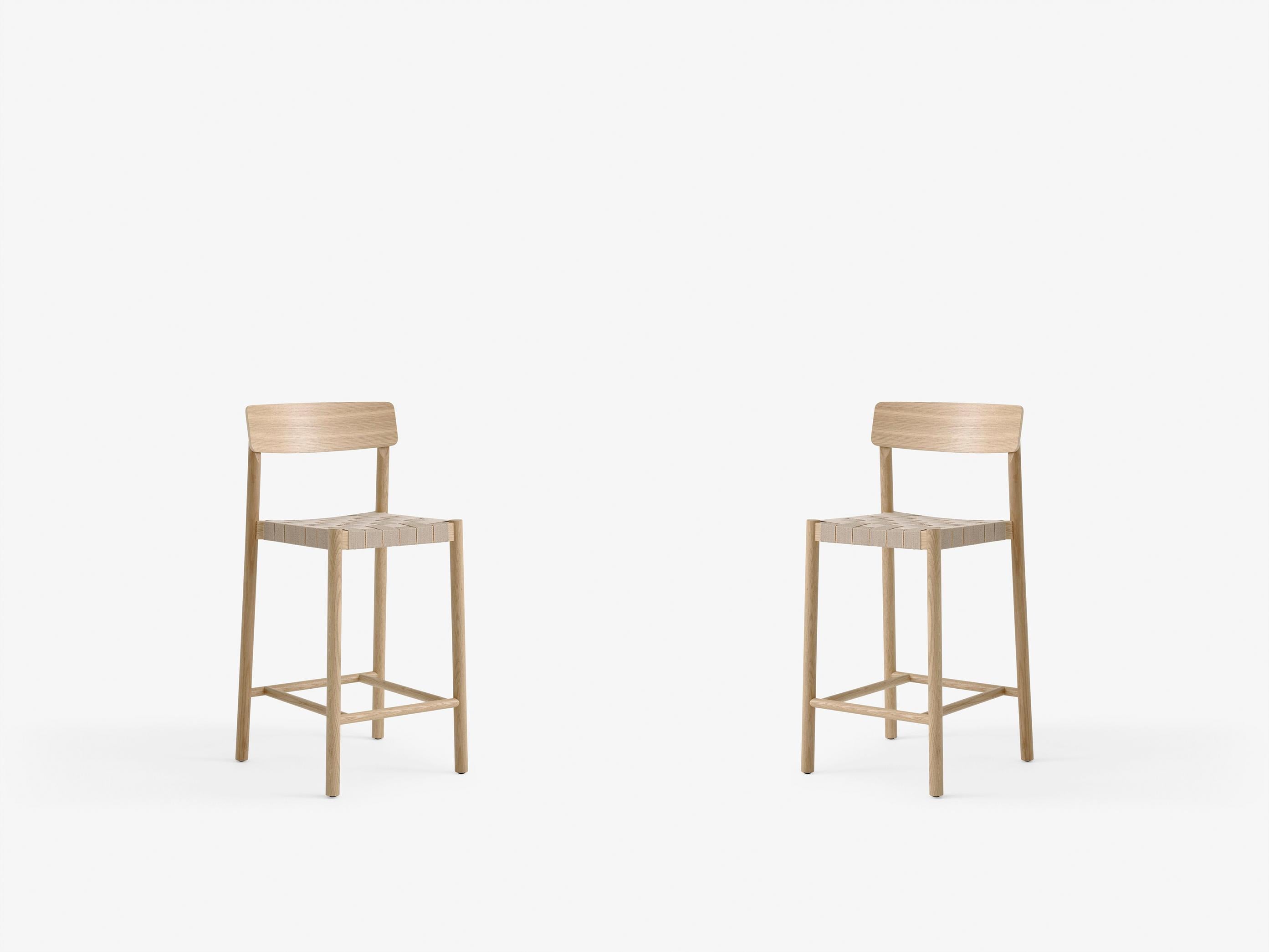 Scandinave moderne Paire de chaises de comptoir Betty TK12, Oak Oak laqué/sangles naturelles, Thau & Kallio en vente