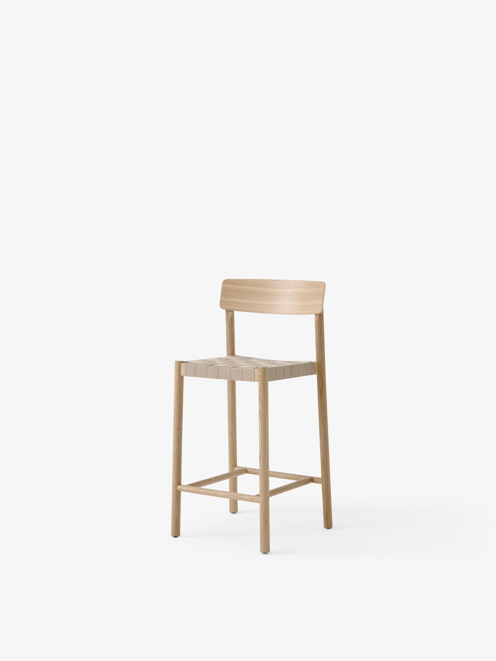 Letton Paire de chaises de comptoir Betty TK12, Oak Oak laqué/sangles naturelles, Thau & Kallio en vente