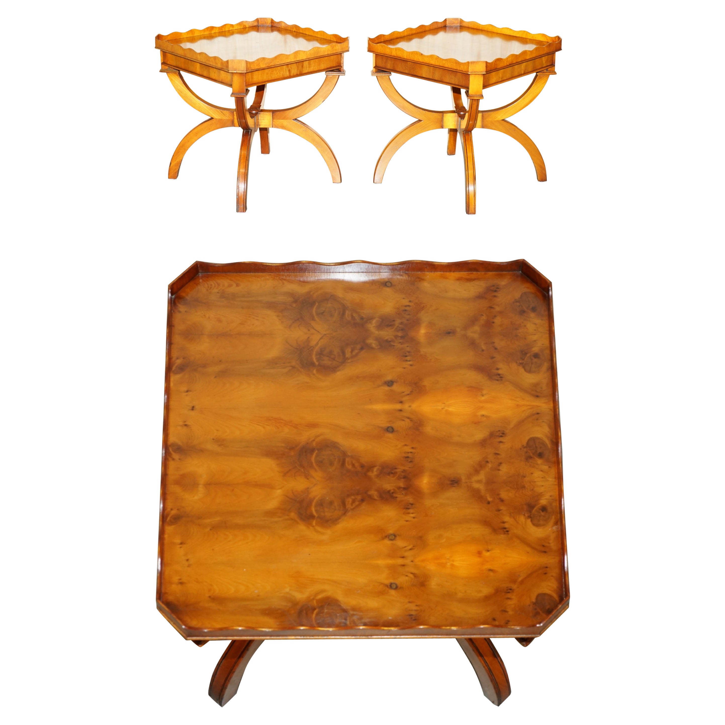 PAR DE MESAS LATERALES BEVAN FUNNELL ENGLAND BURR YEW CADA UNA CON UN SIGNO DRAWEr