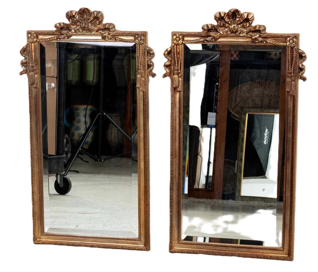 Pareja De Espejos Biselados Dorados Con Borla Regencia de Hollywood en venta