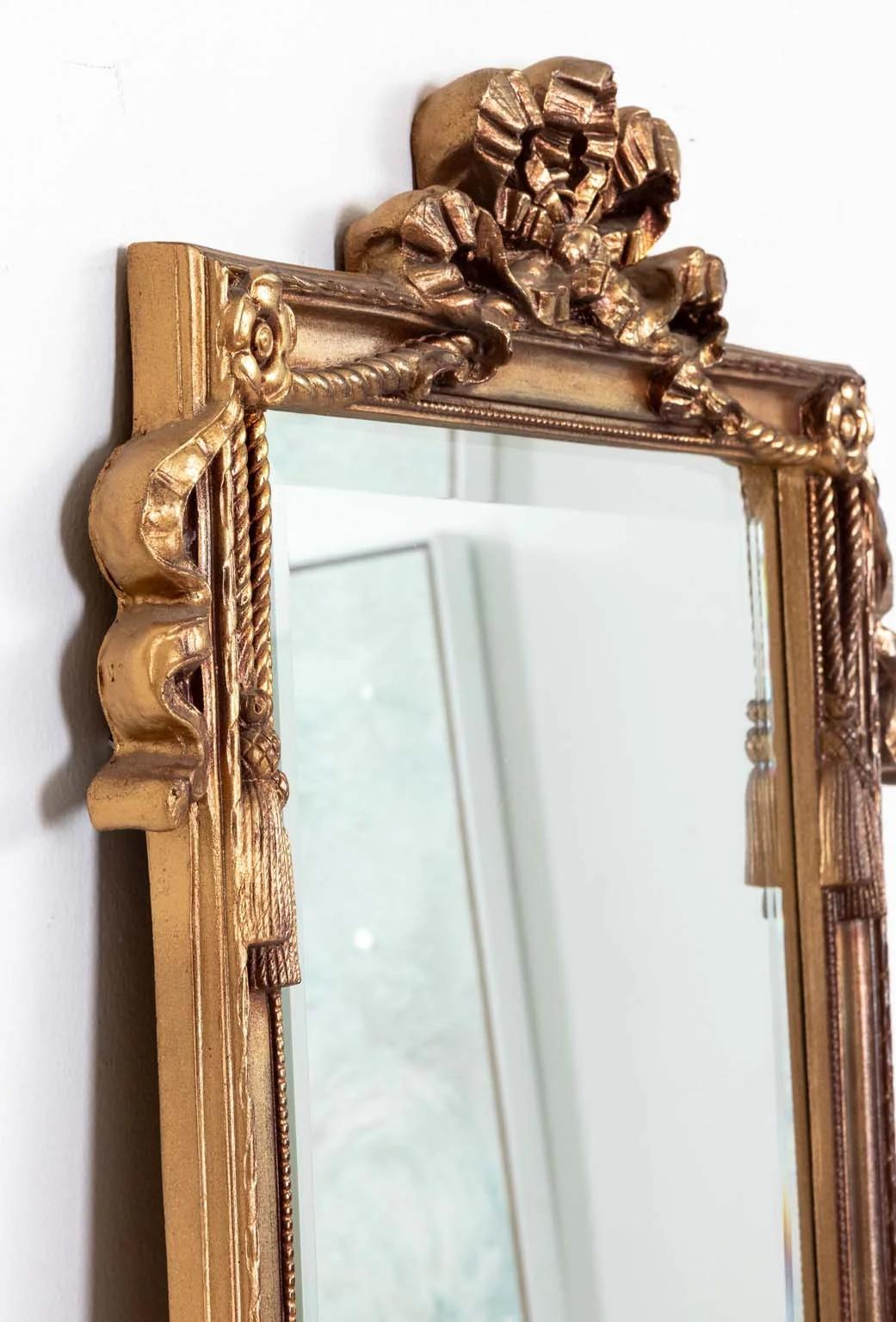 Pareja De Espejos Biselados Dorados Con Borla en Bueno estado para la venta en New York, NY