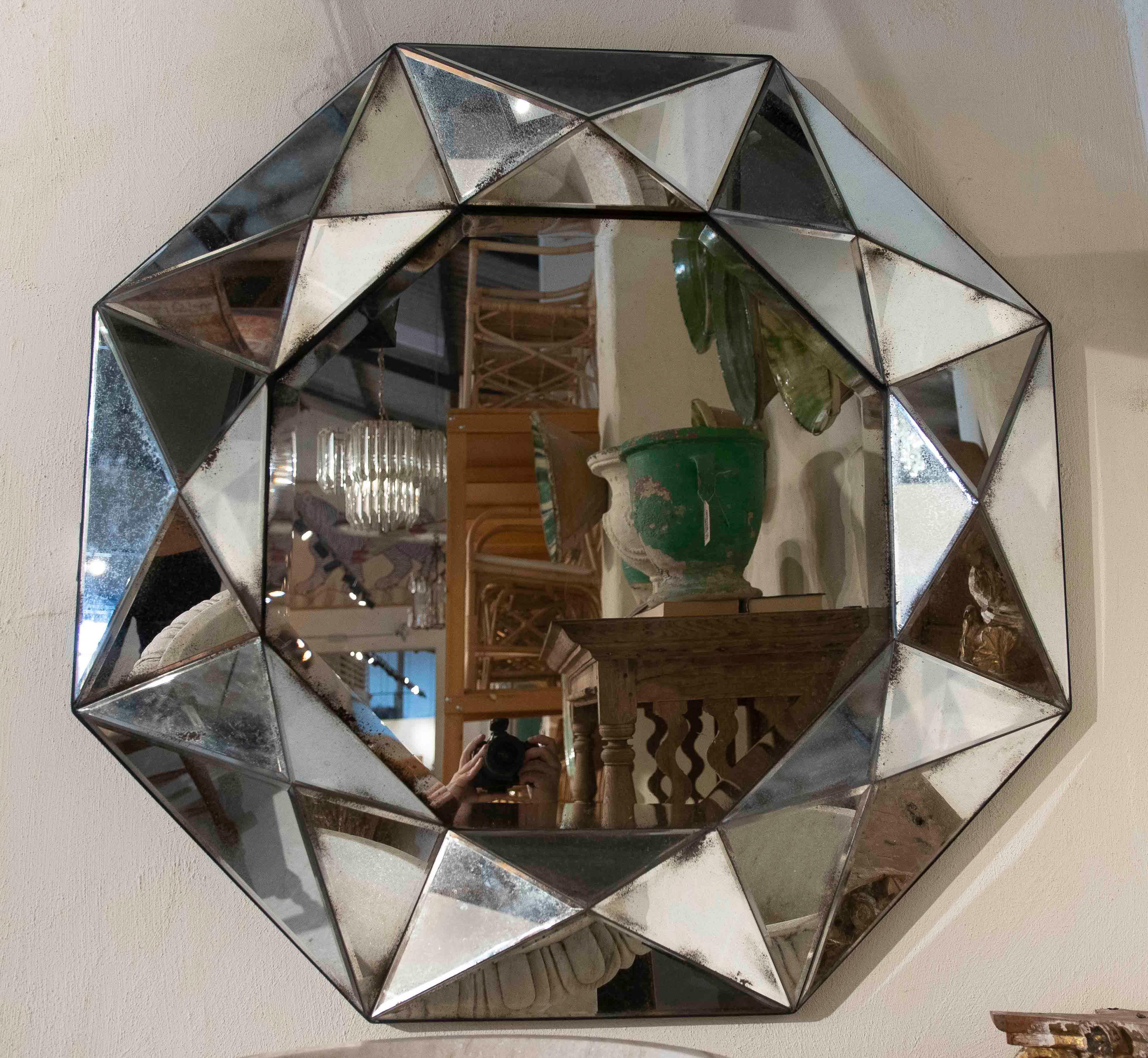 Pareja de Espejos Octogonales Biselados con Marco de Cristal Facetado de Estilo Vintage en venta 5
