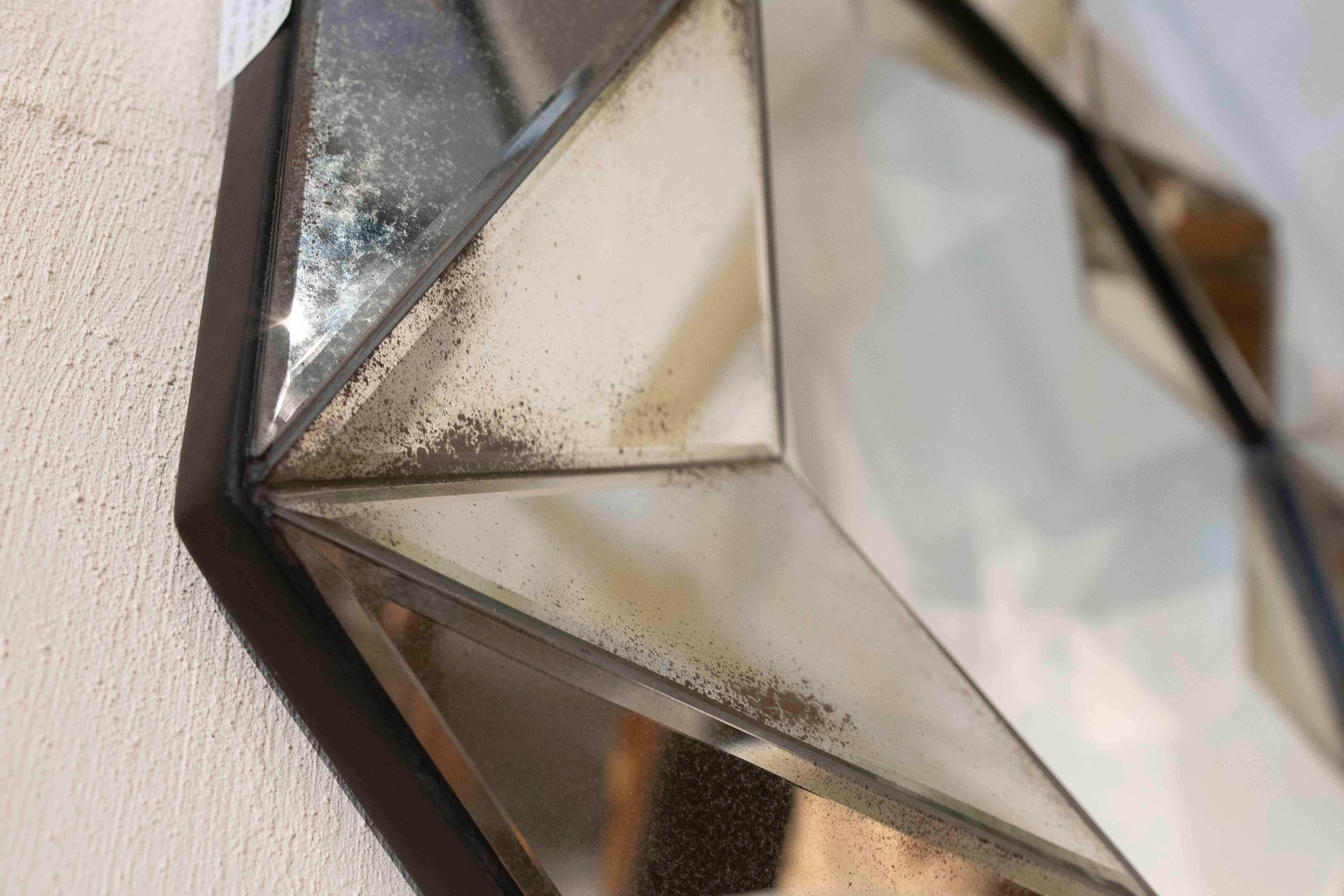 Pareja de Espejos Octogonales Biselados con Marco de Cristal Facetado de Estilo Vintage en venta 6