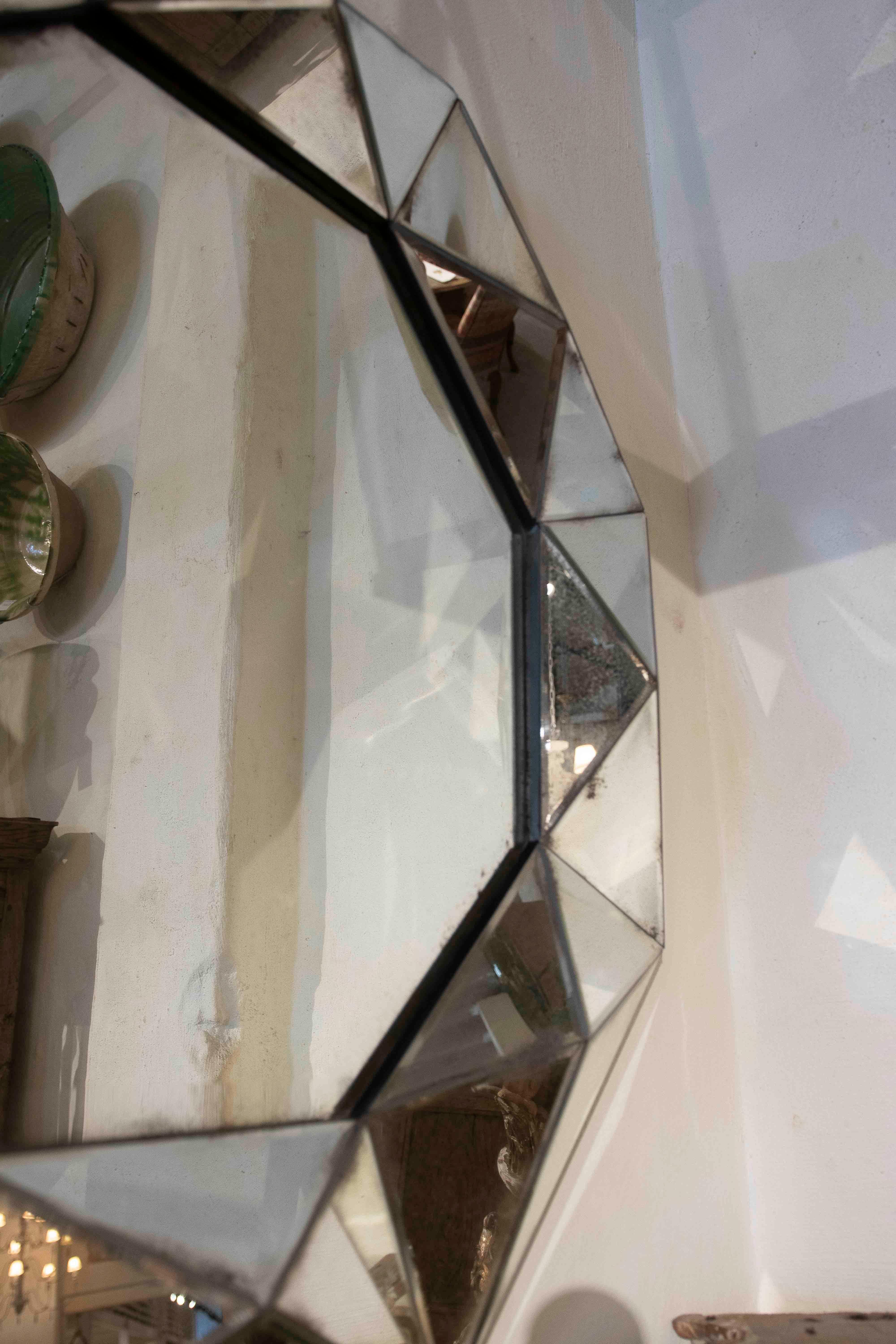 Pareja de Espejos Octogonales Biselados con Marco de Cristal Facetado de Estilo Vintage en venta 9