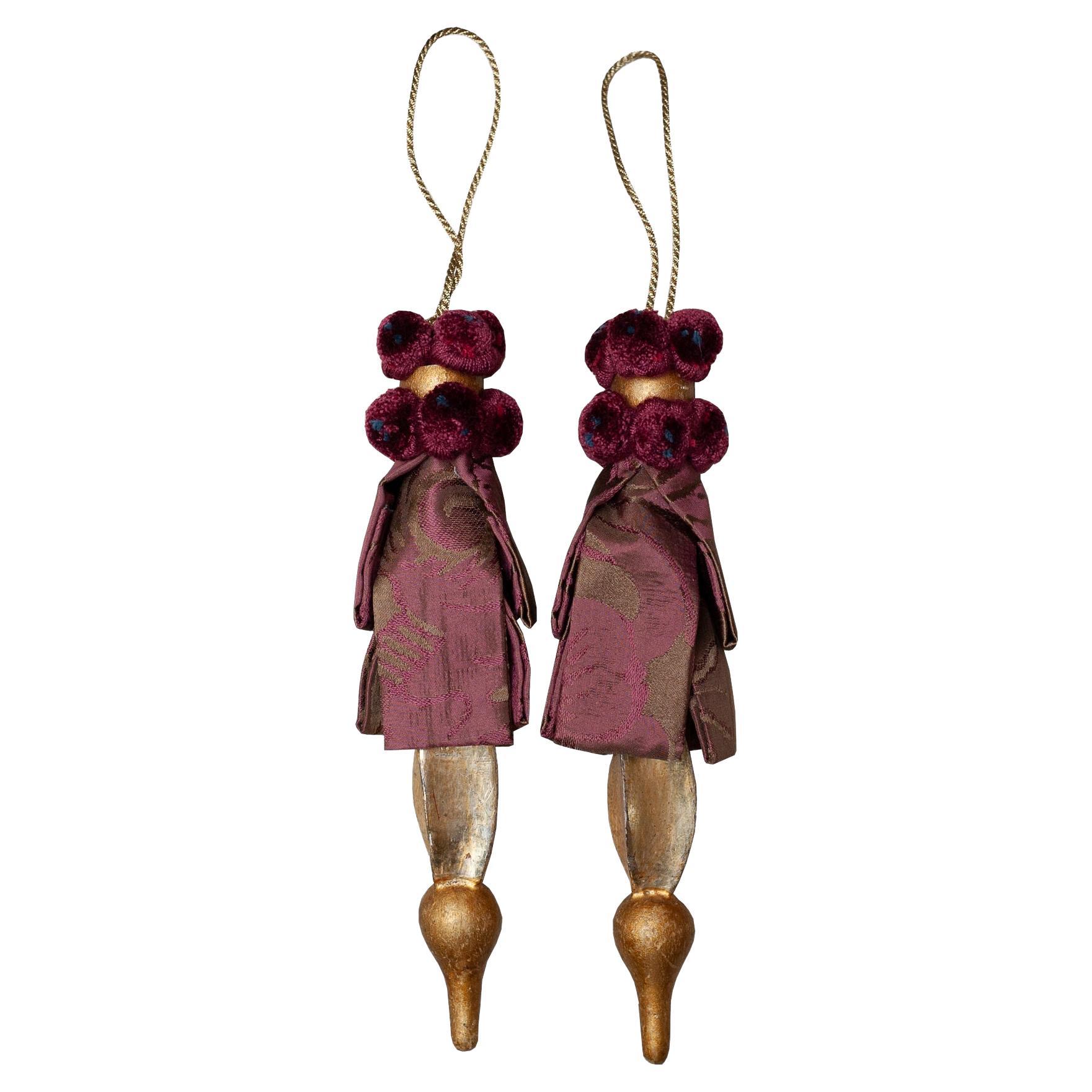 Paire de paire de pampilles de rideaux en bois sculpté et damas de soie doré Bevilacqua
