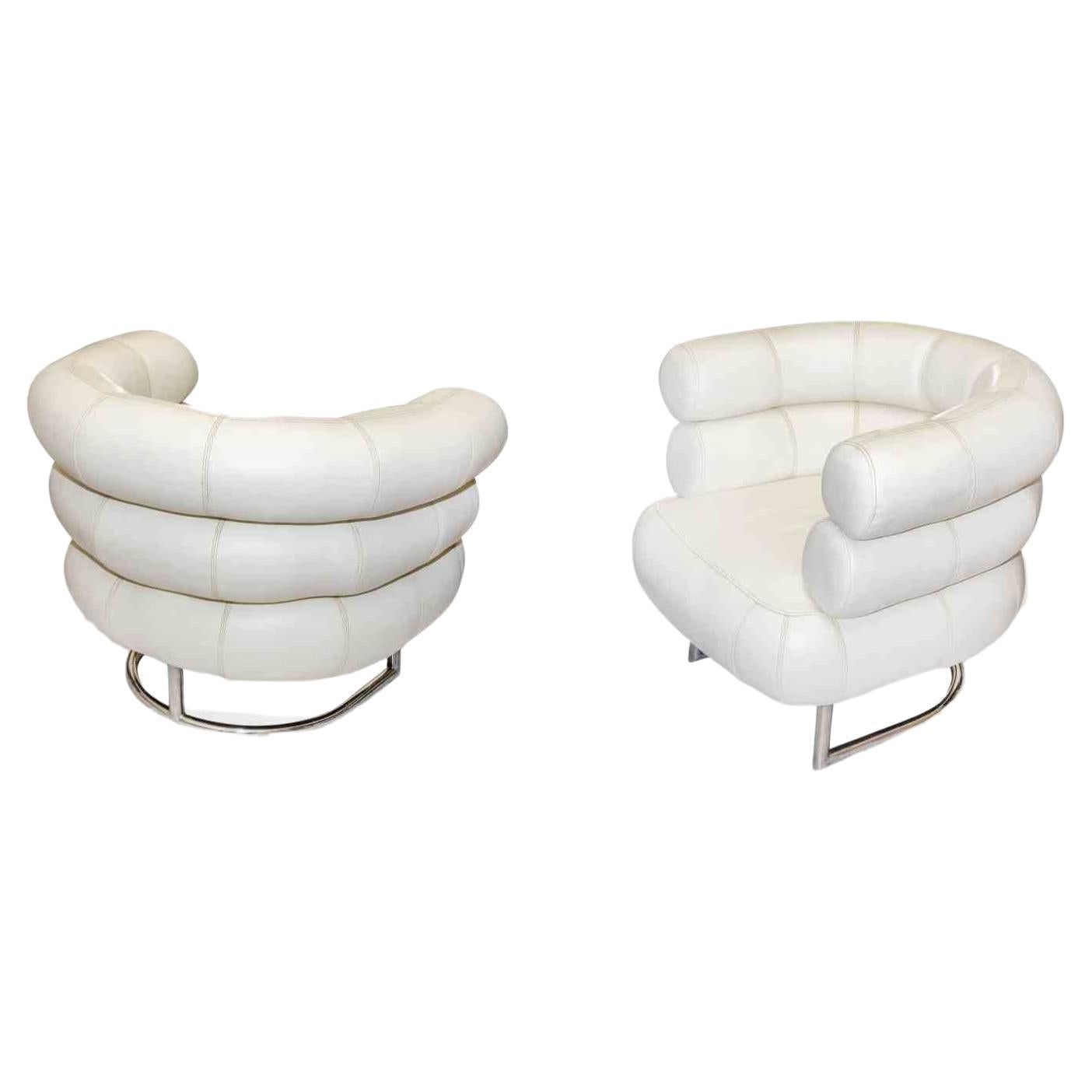 Bibendum Armchairs is an original design item realized by Eileen Gray.

Polished chromium plated tubular steel base.

Fully original 1970s upholstered seat, back and armrests covered white leather.

Eileen Gray used this chair in a few of her