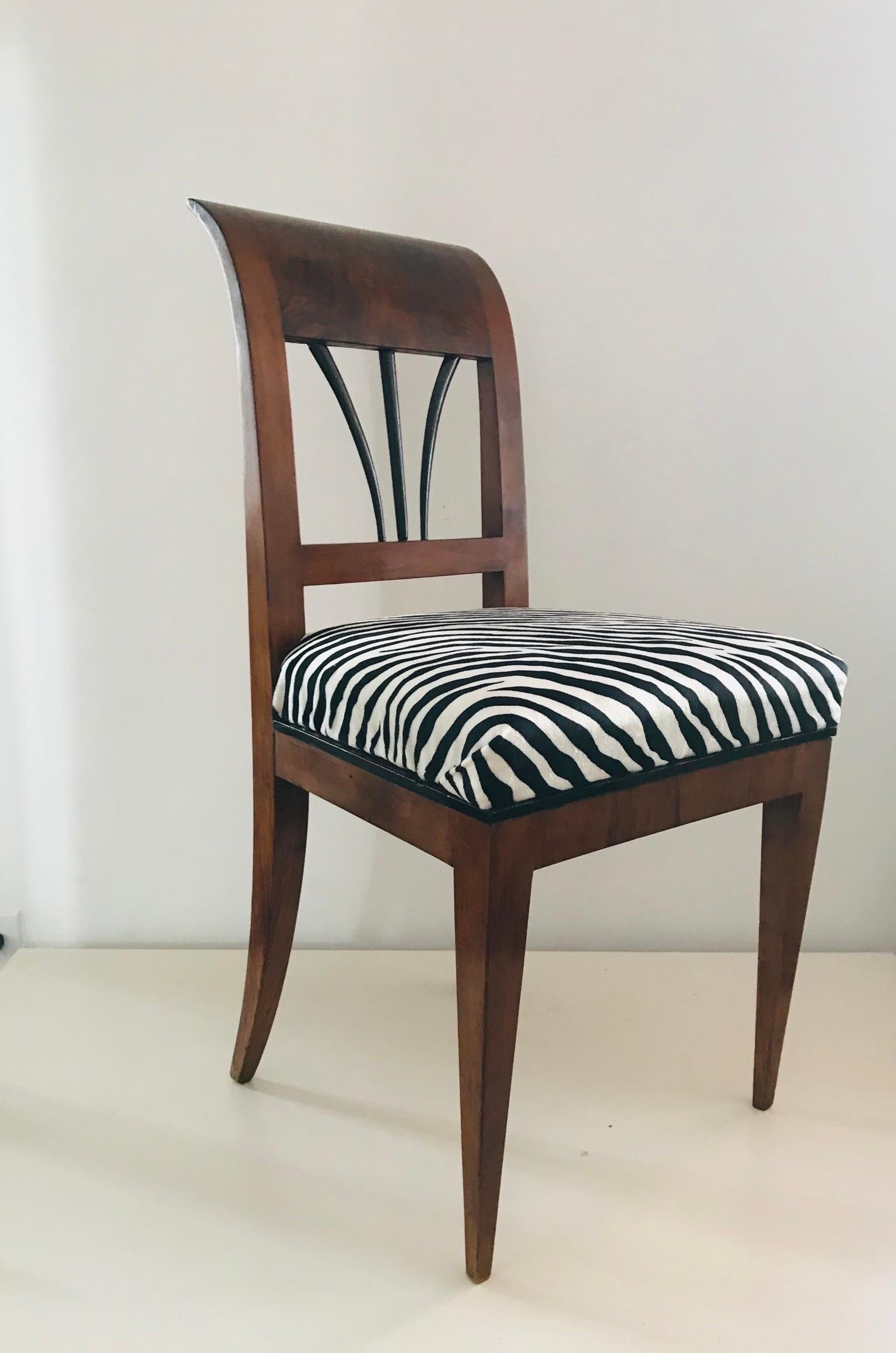 Pair of Biedermeier 1820 Viennese Walnut Chairs  in Zebra Chenile  Textile In Good Condition For Sale In Boca Raton, FL